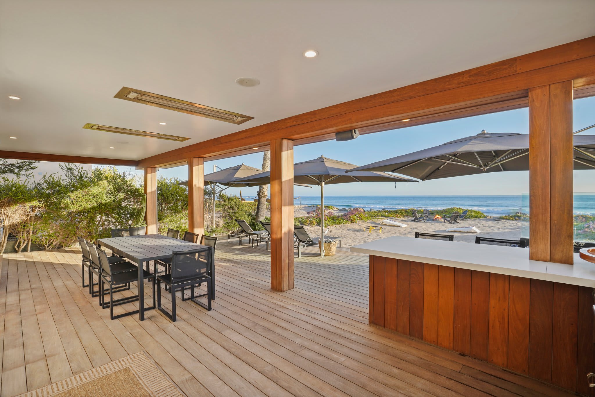 Where every meal comes with an ocean breeze and a view.
