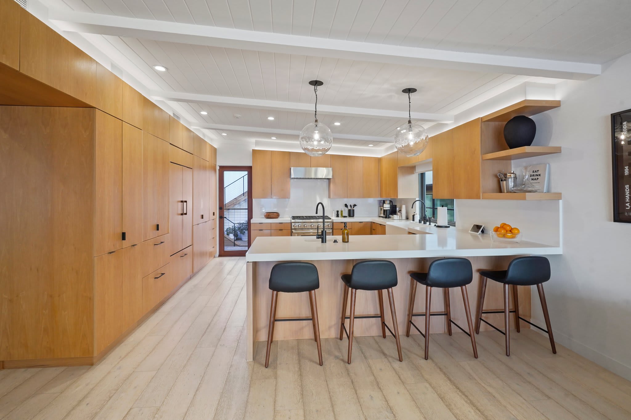 A fully outfitted kitchen, with everything you need at your fingertips.