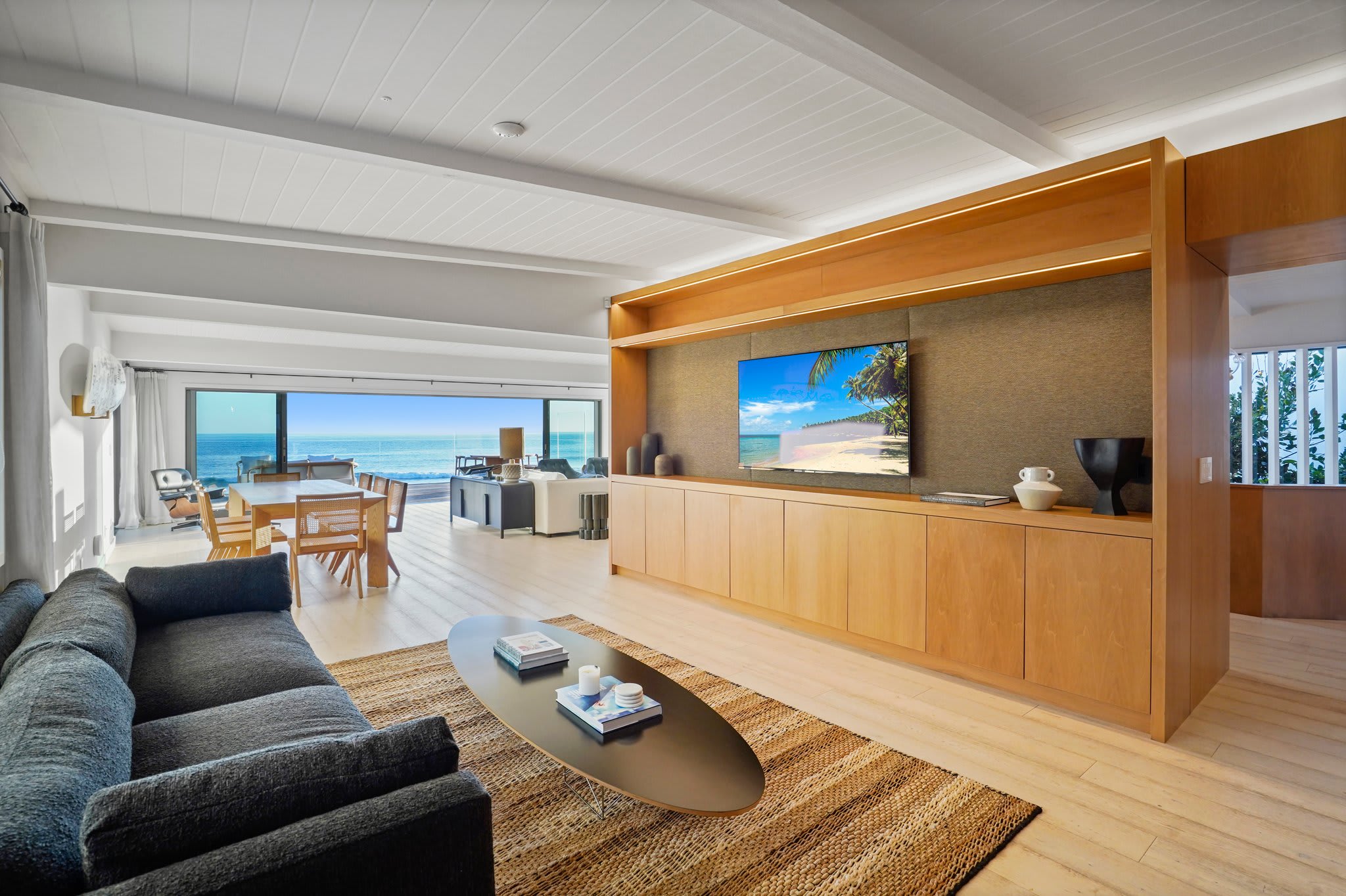 Unwind in comfort, with the sea as your backdrop.