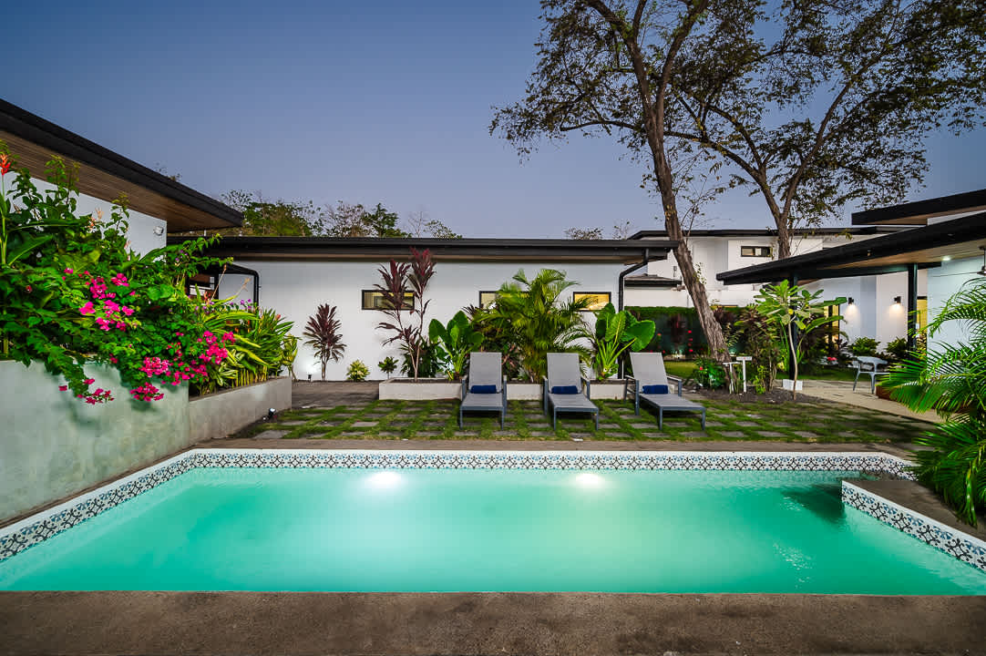 Villa Serenity 6 bedroom - 1 minute to the beach