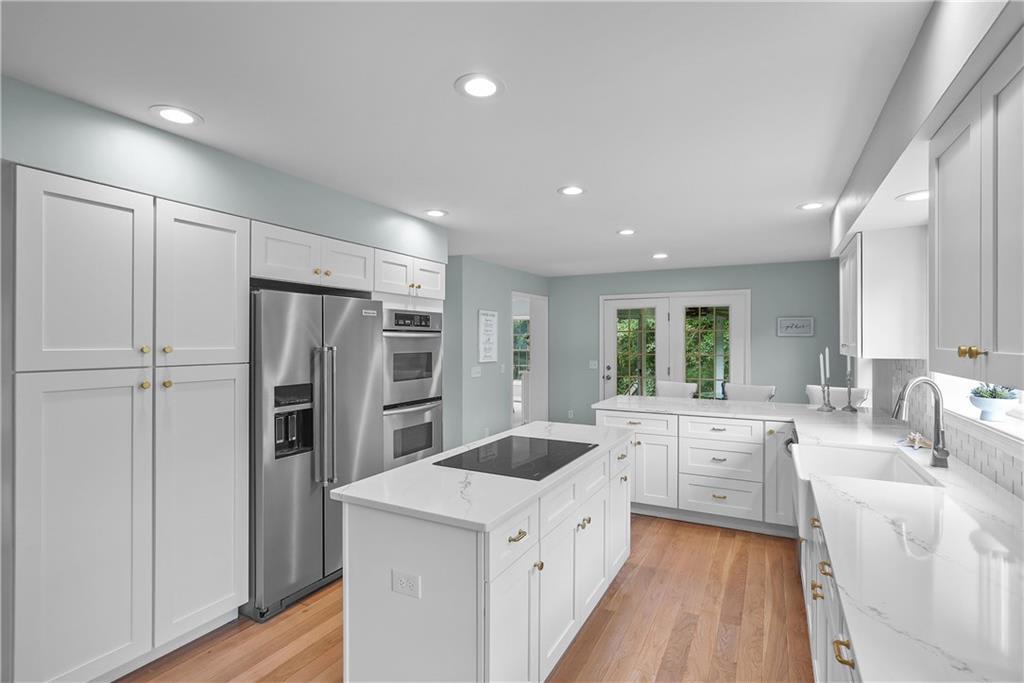 The Hill 4 bed 2.5 bath renovated — Westerly, RI — vacation rental