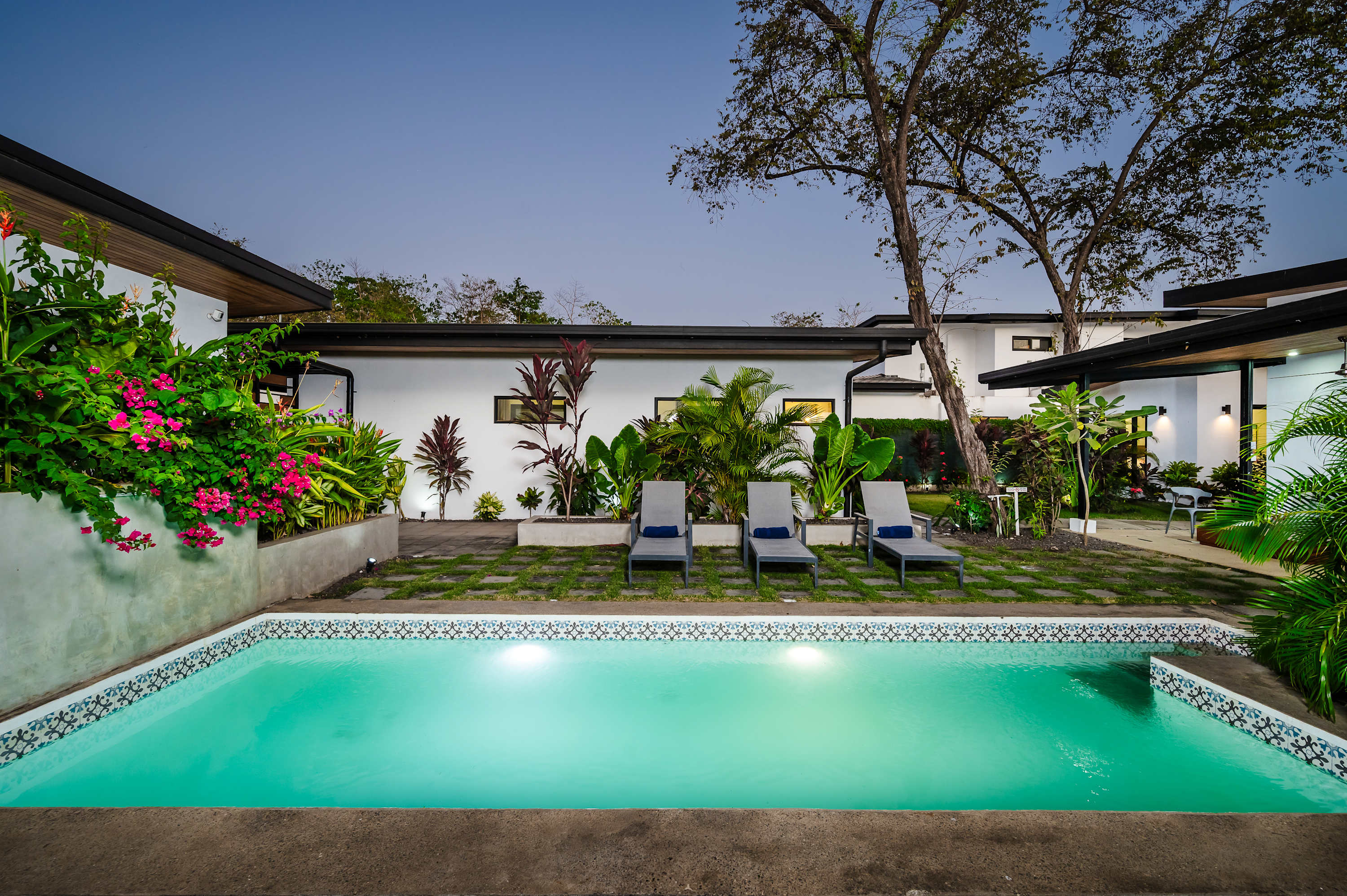 Villa Serenity 4 bedroom 1 min walk to the beach