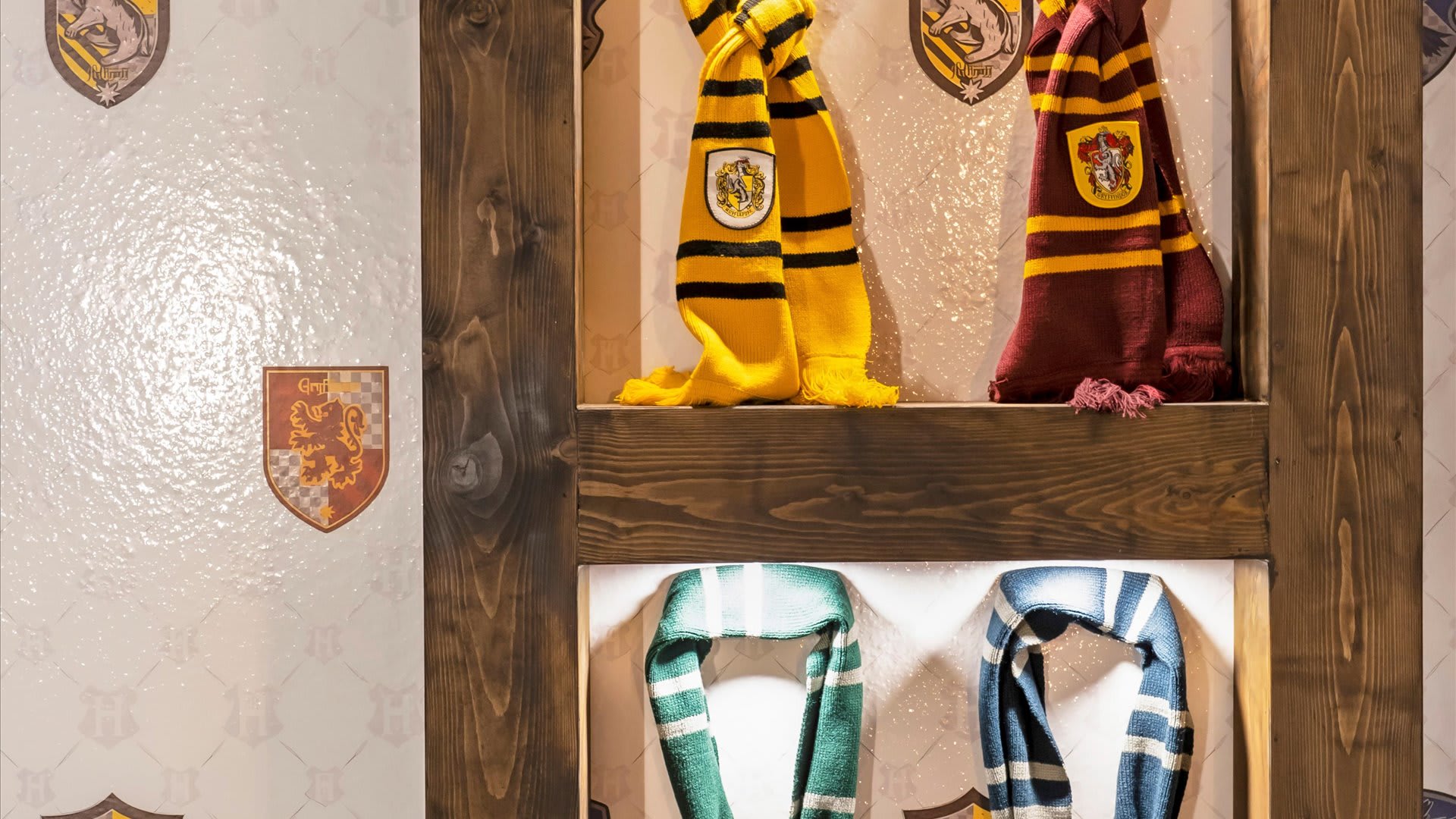 Hogwarts themed bunk bedroom 