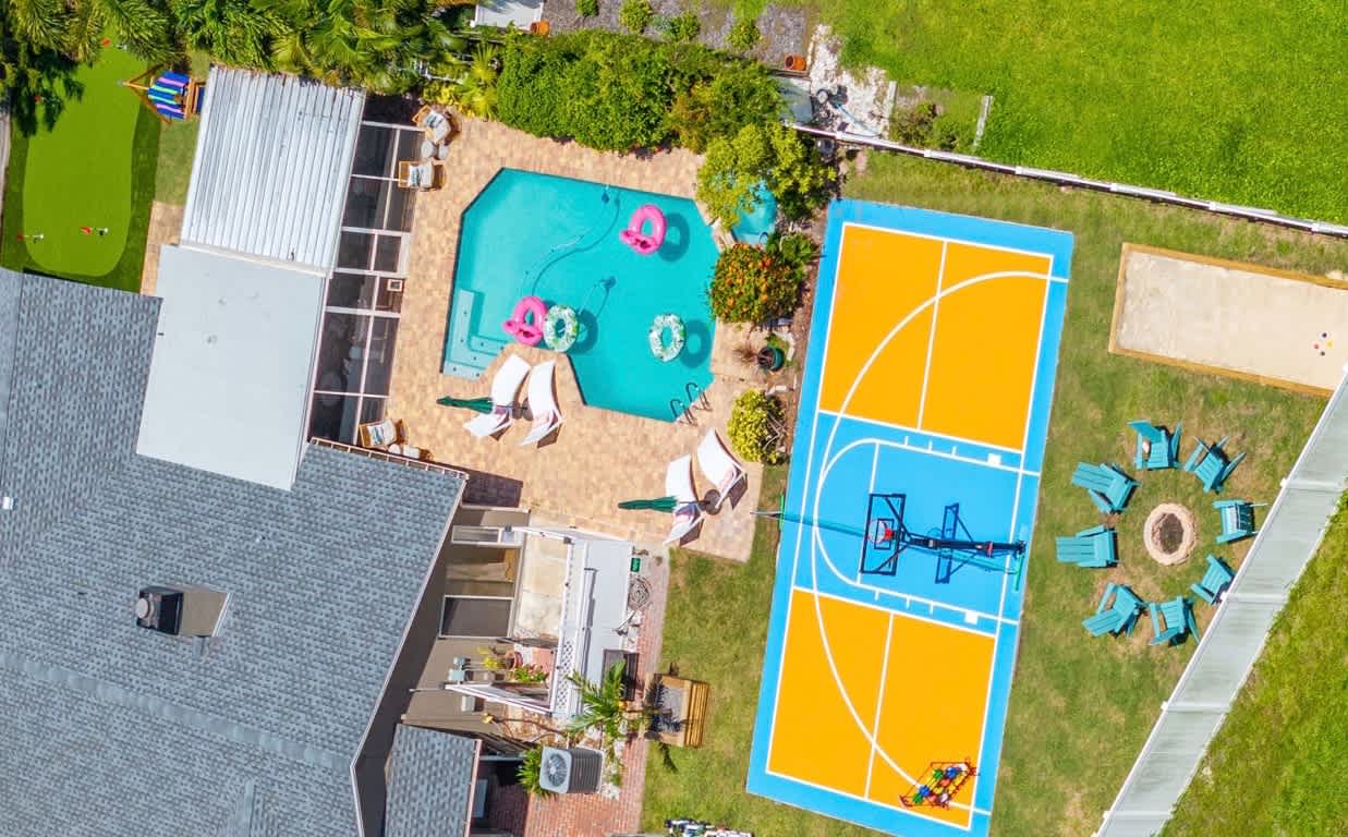 Sports Court! 5 min to Beach~Heated Pool~Hot Tub