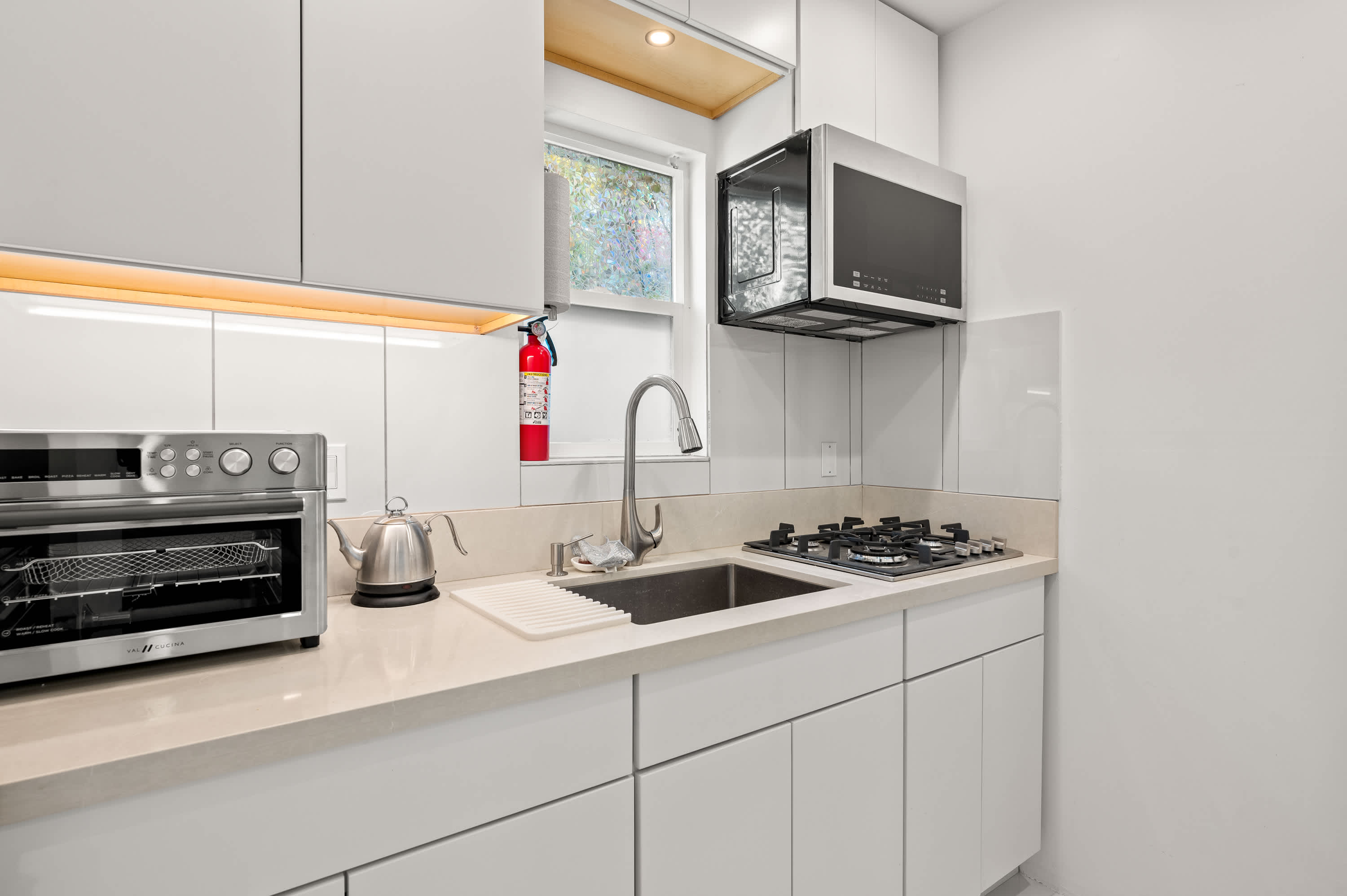 Los Angeles 1 BR Furnished Home photo 2