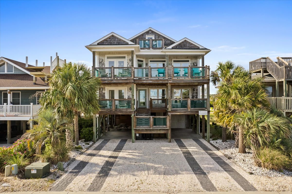 Ocean Views I Sleeps 12 I Walk to Beach I Pool