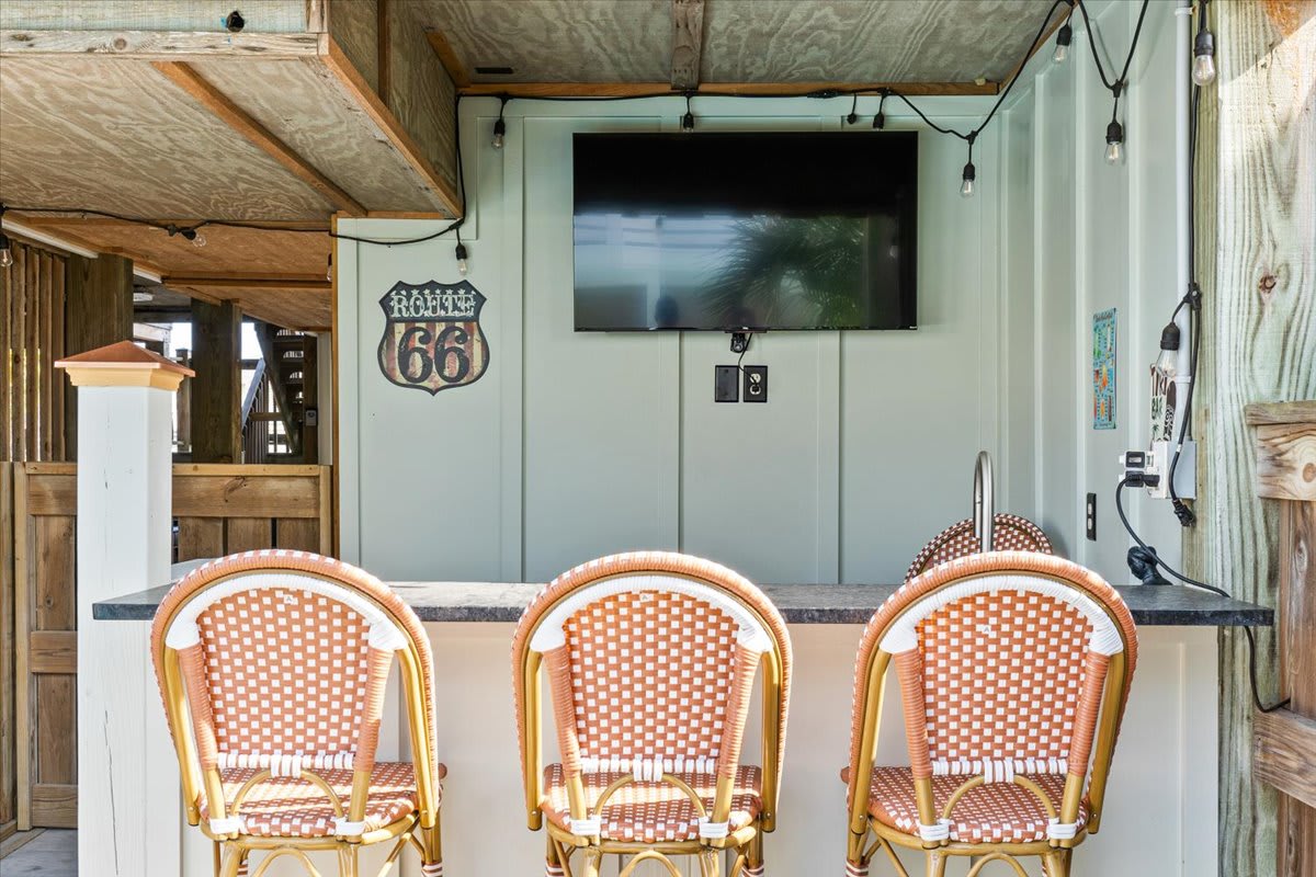 Ocean Views I Sleeps 12 I Walk to Beach I Pool 5