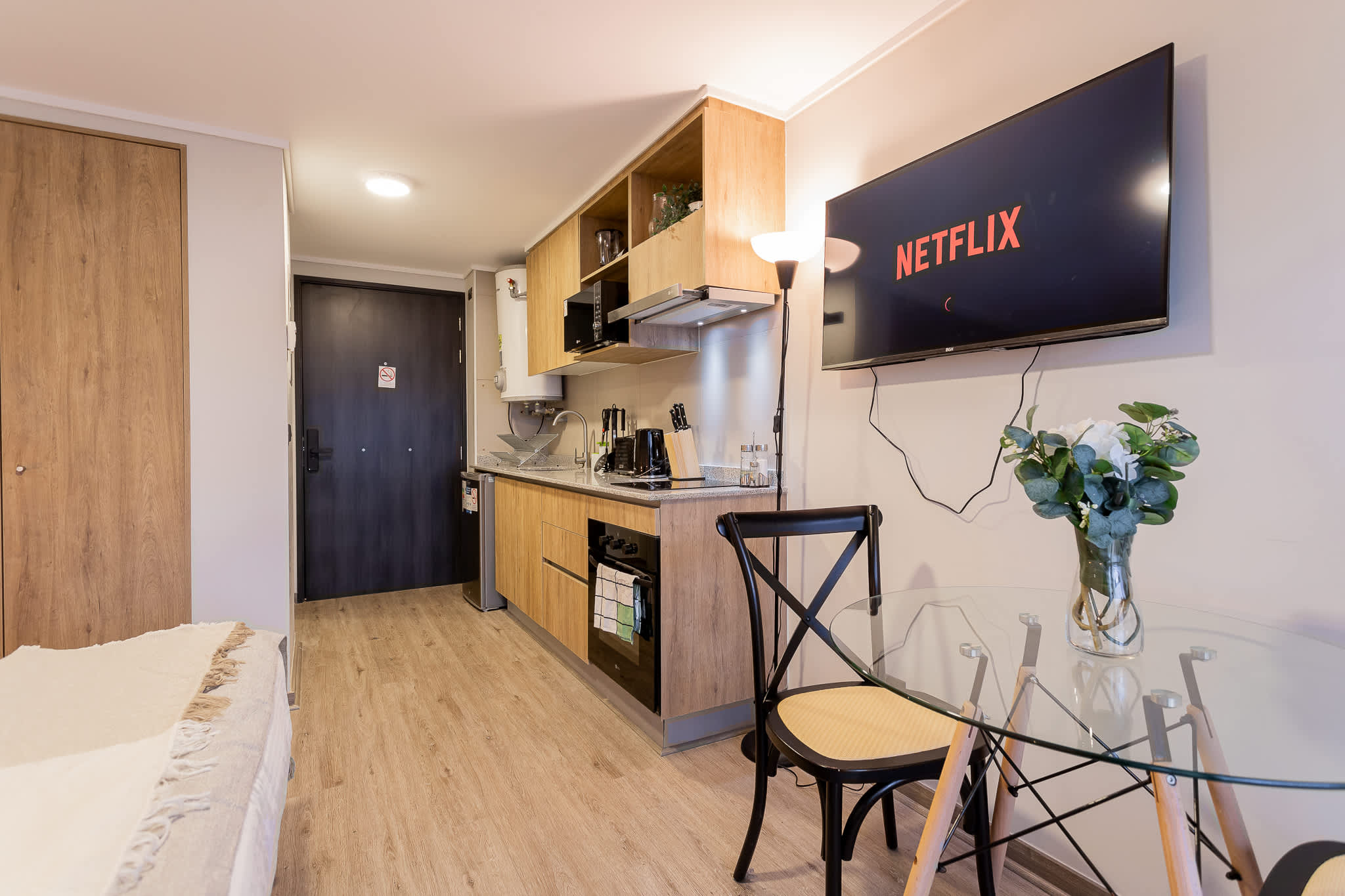 Cozy studio with modern kitchen and dining area, perfect for a relaxing stay with Netflix entertainment.