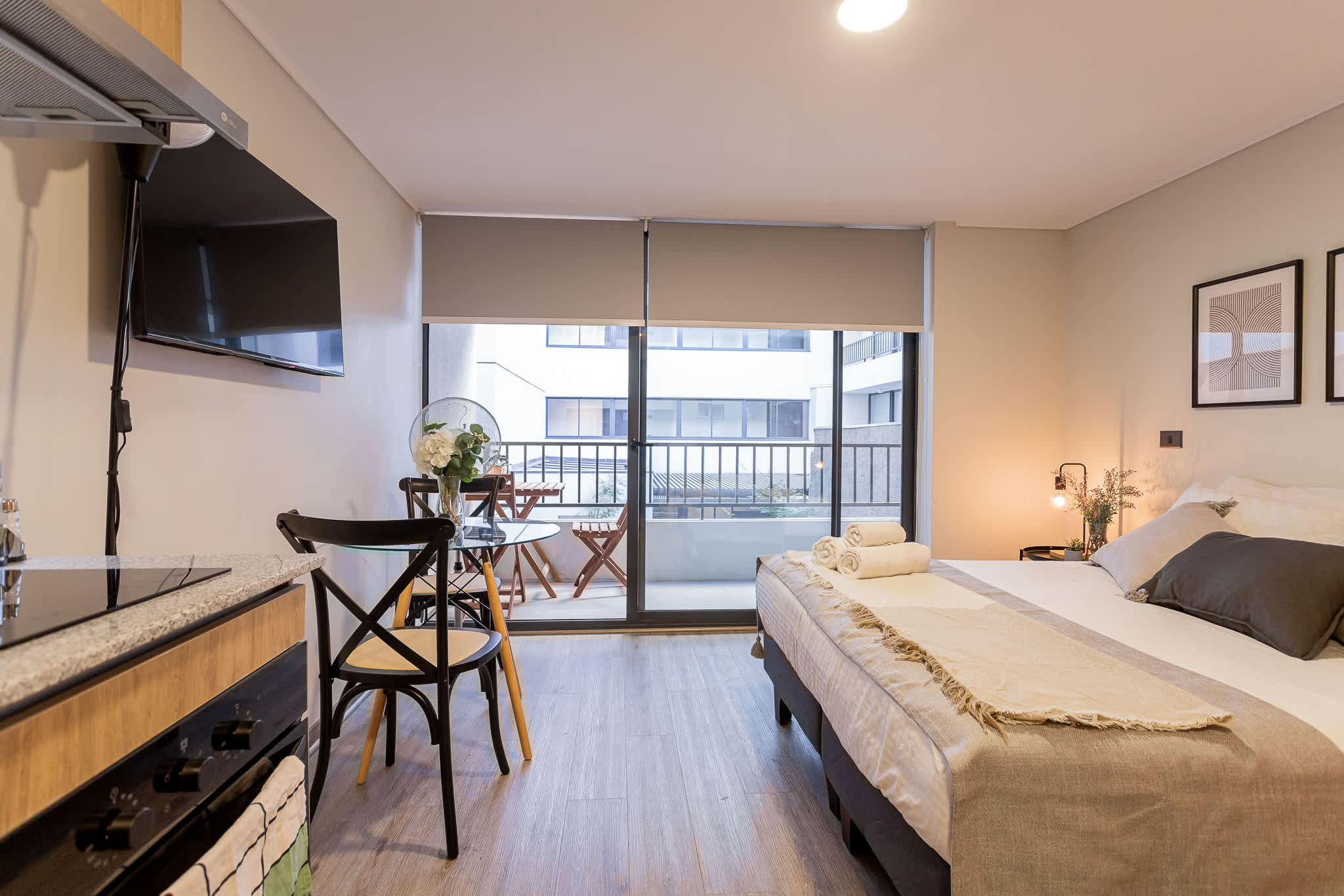 Cozy studio with a private balcony, perfect for a relaxing stay in the heart of the city. Enjoy modern amenities and a comfortable setting.