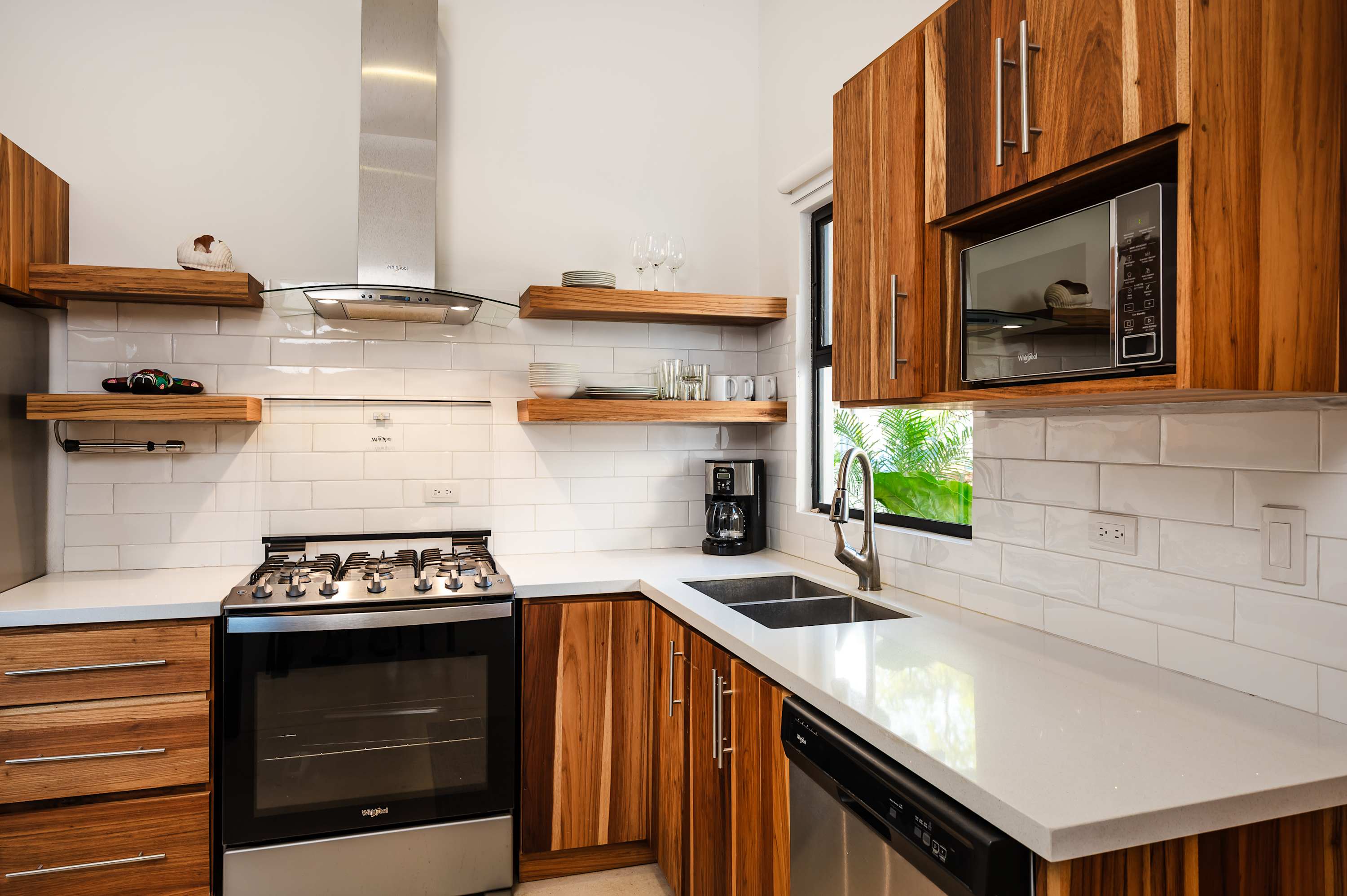 Villa Serenity 2 Bedroom 1 min walk to the beach