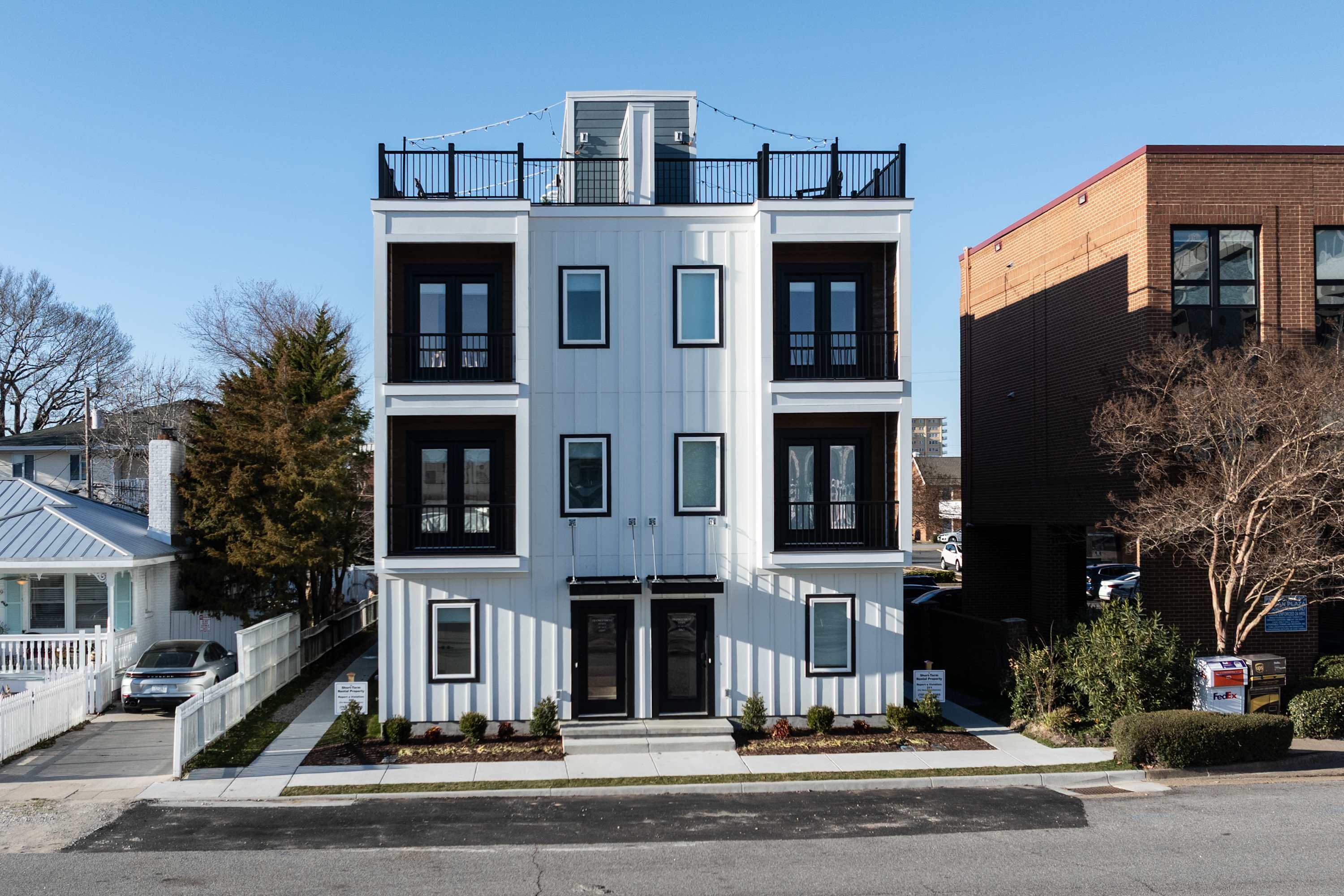 New Build-Rooftop-Steps from the Beach! Unit Salt