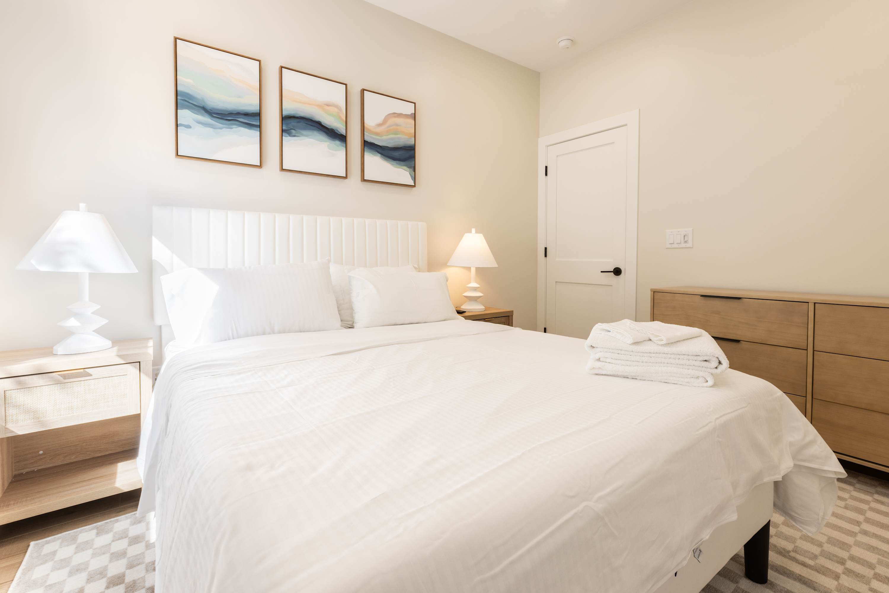 1st Floor bedroom - queen 