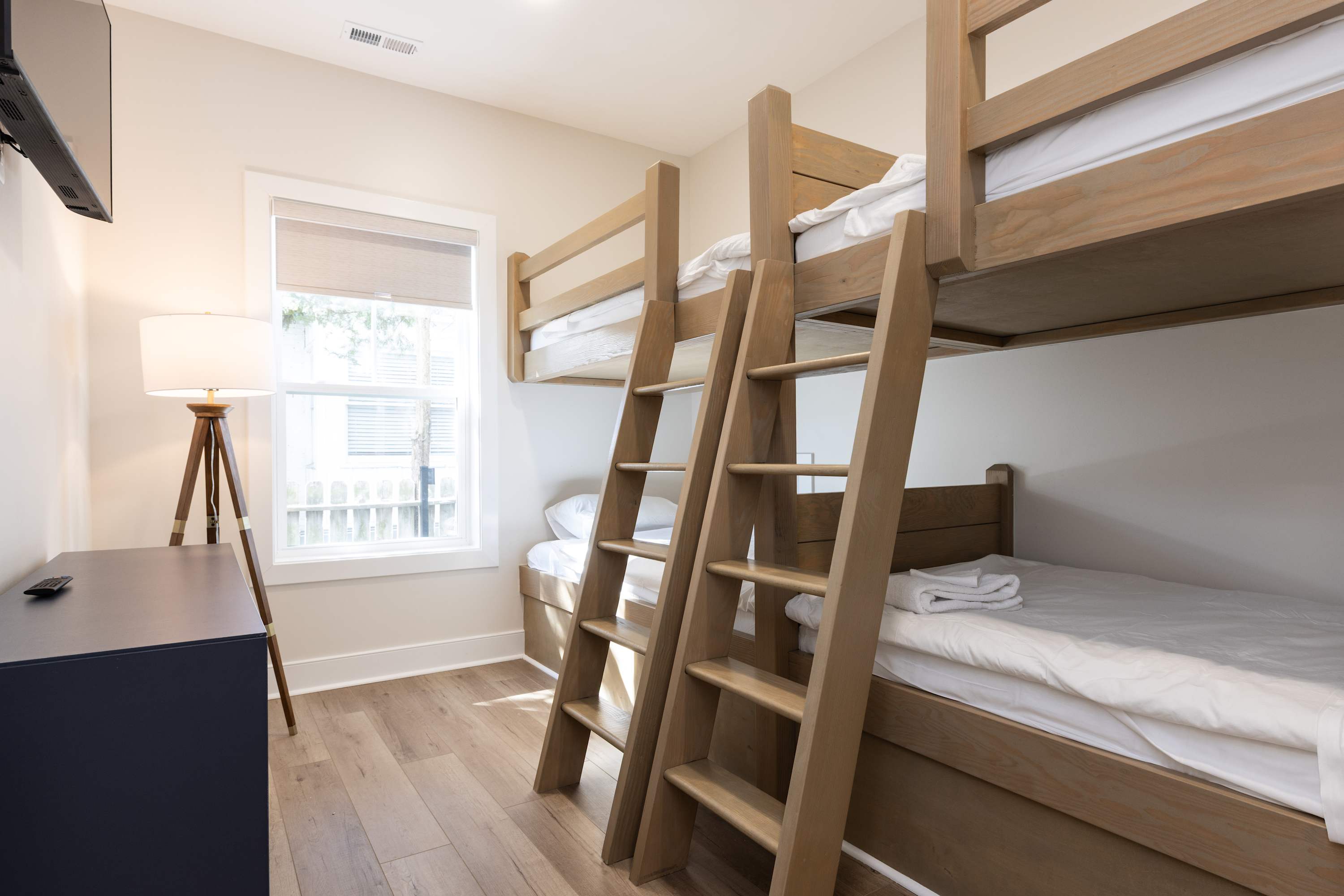 1st Floor bunkroom - twin