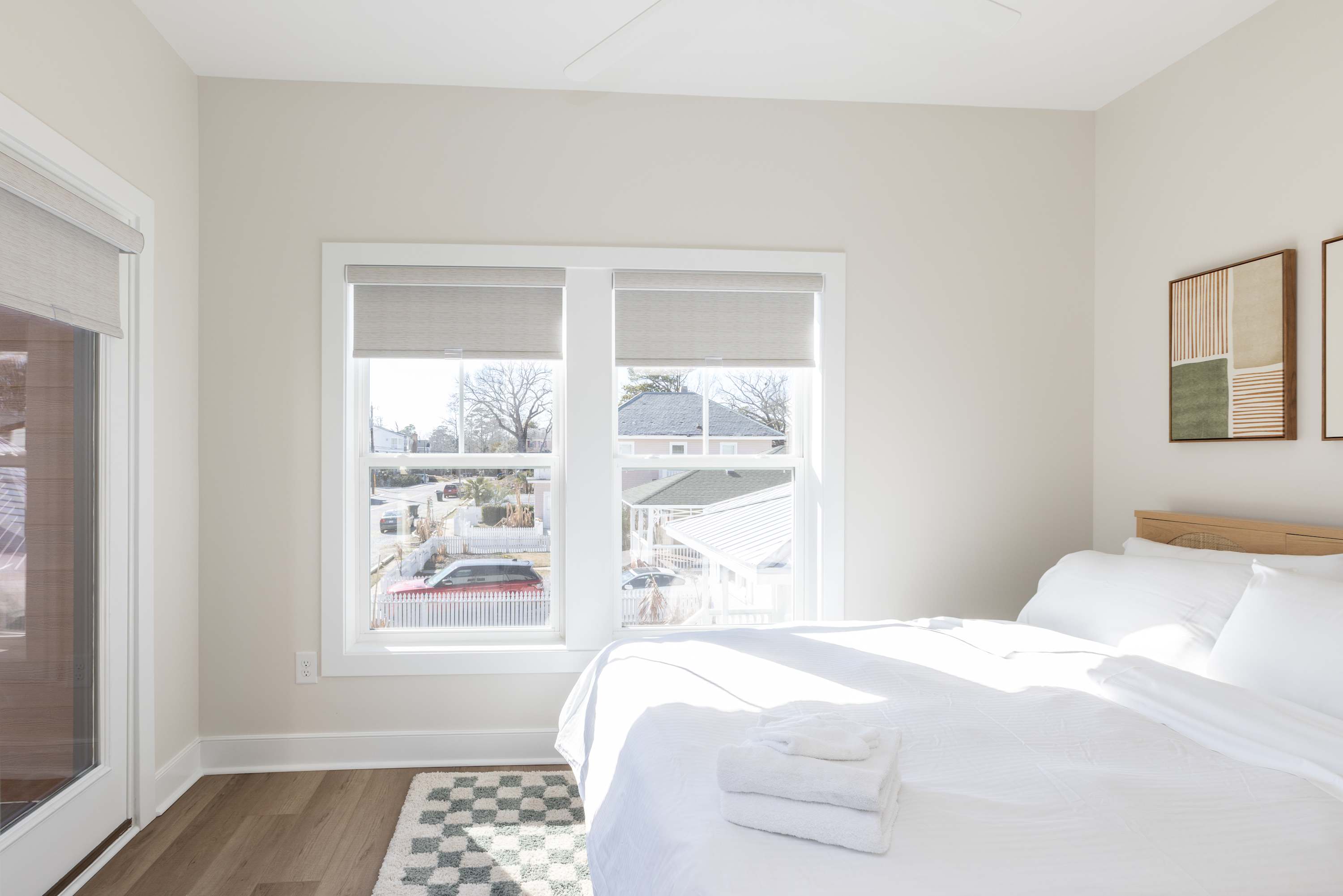 2nd Floor bedroom - queen