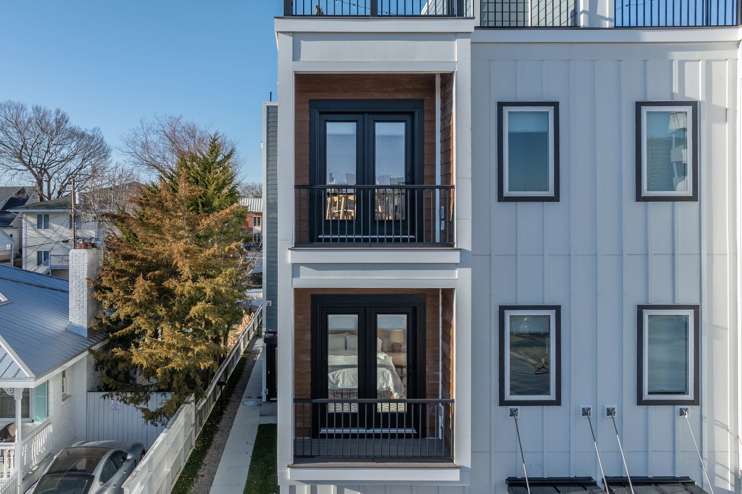 New Build-Rooftop-Steps from the Beach! Unit Light