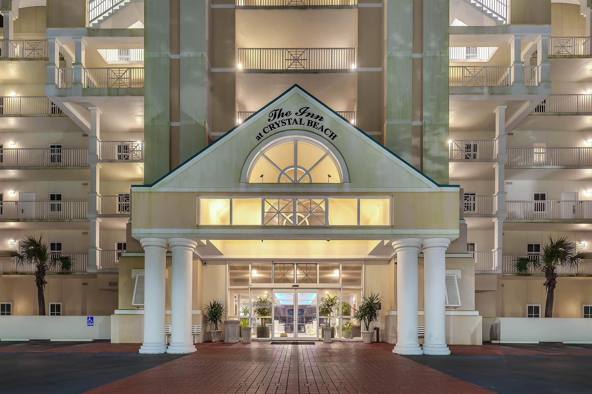 Direct Beach, Resort, Gym & Pool | 101A Seaspray
