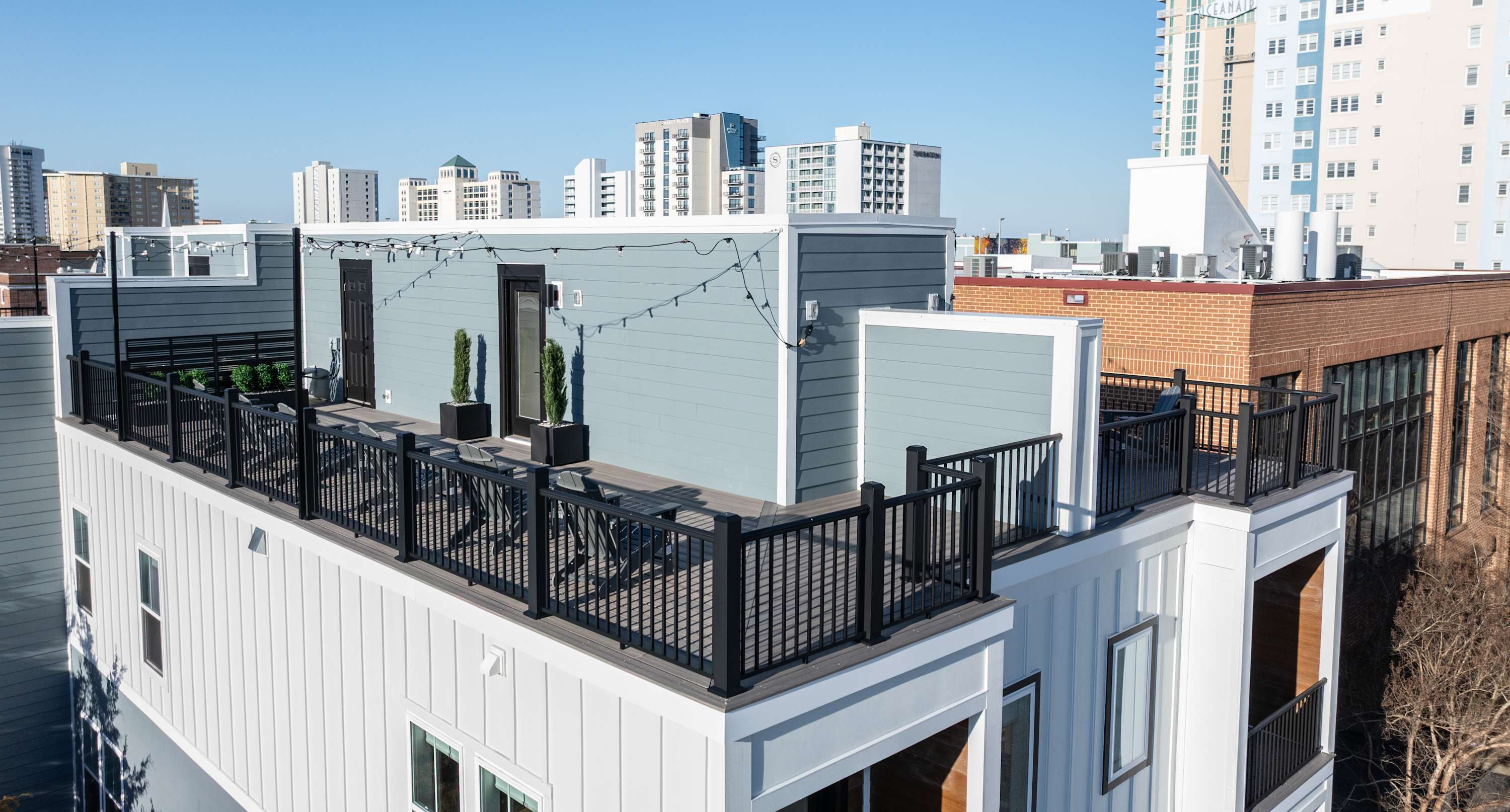New Build-Rooftop-Steps from the Beach! Unit Light
