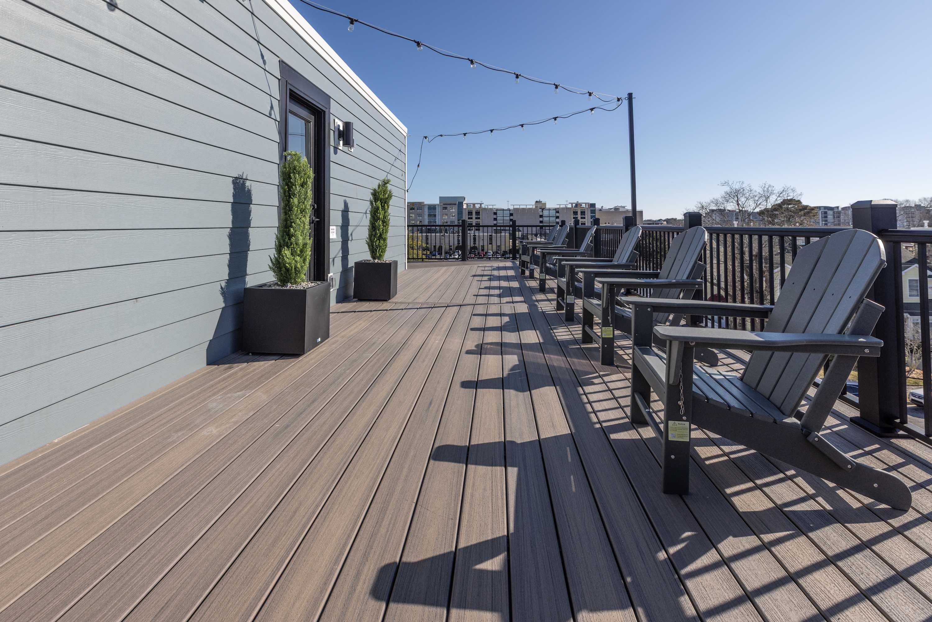 New Build-Rooftop-Steps from the Beach! Unit Light