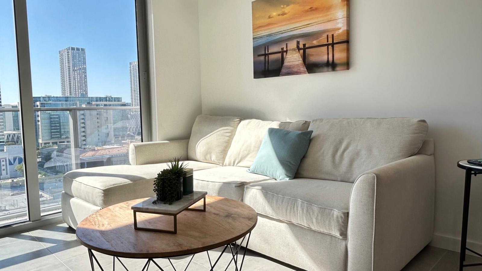 Contemporary Comfort | Rooftop Views & Full Kitchen - Foto 7