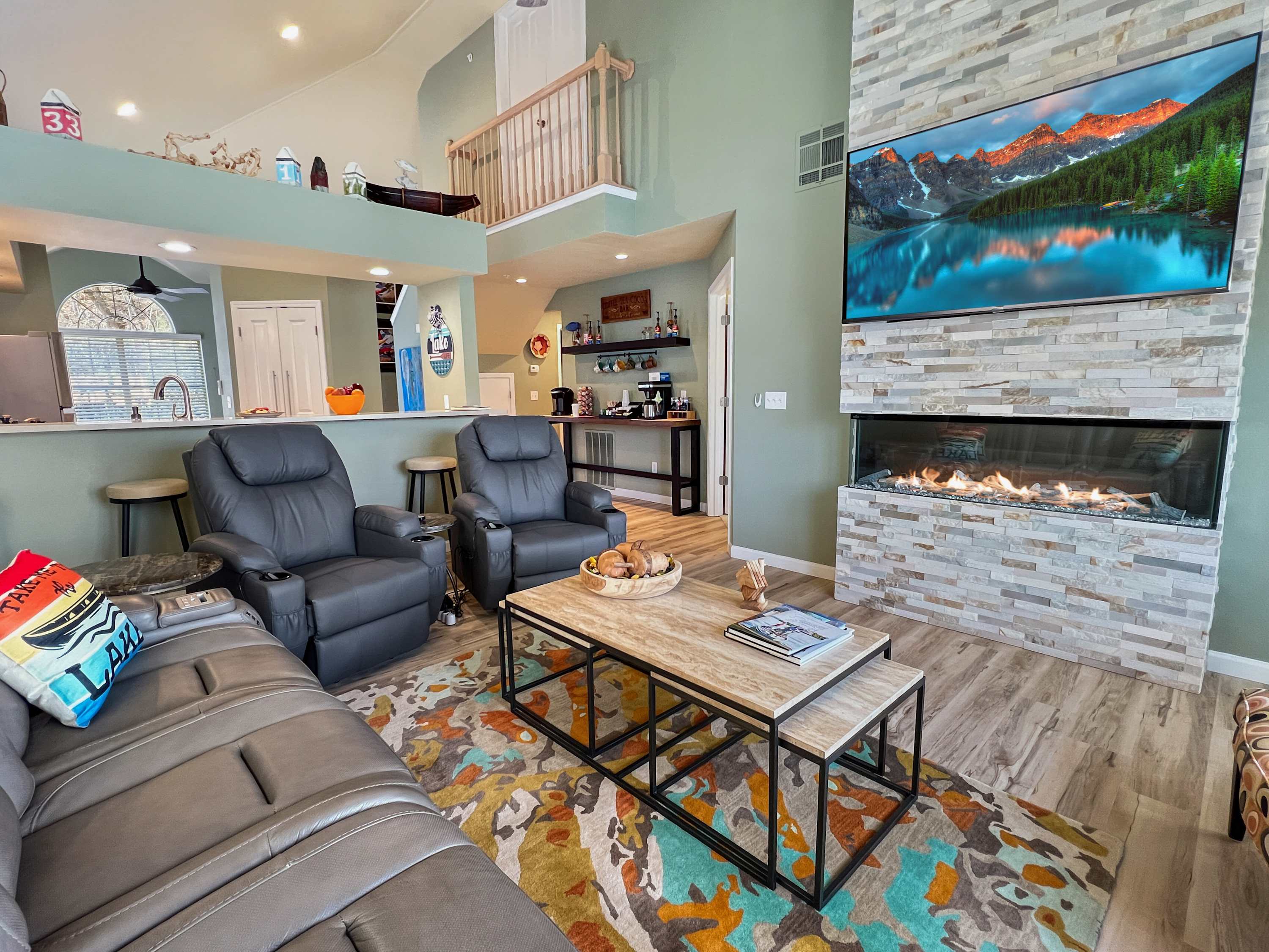 Lakefront Getaway, Marina View, Minutes to Strip