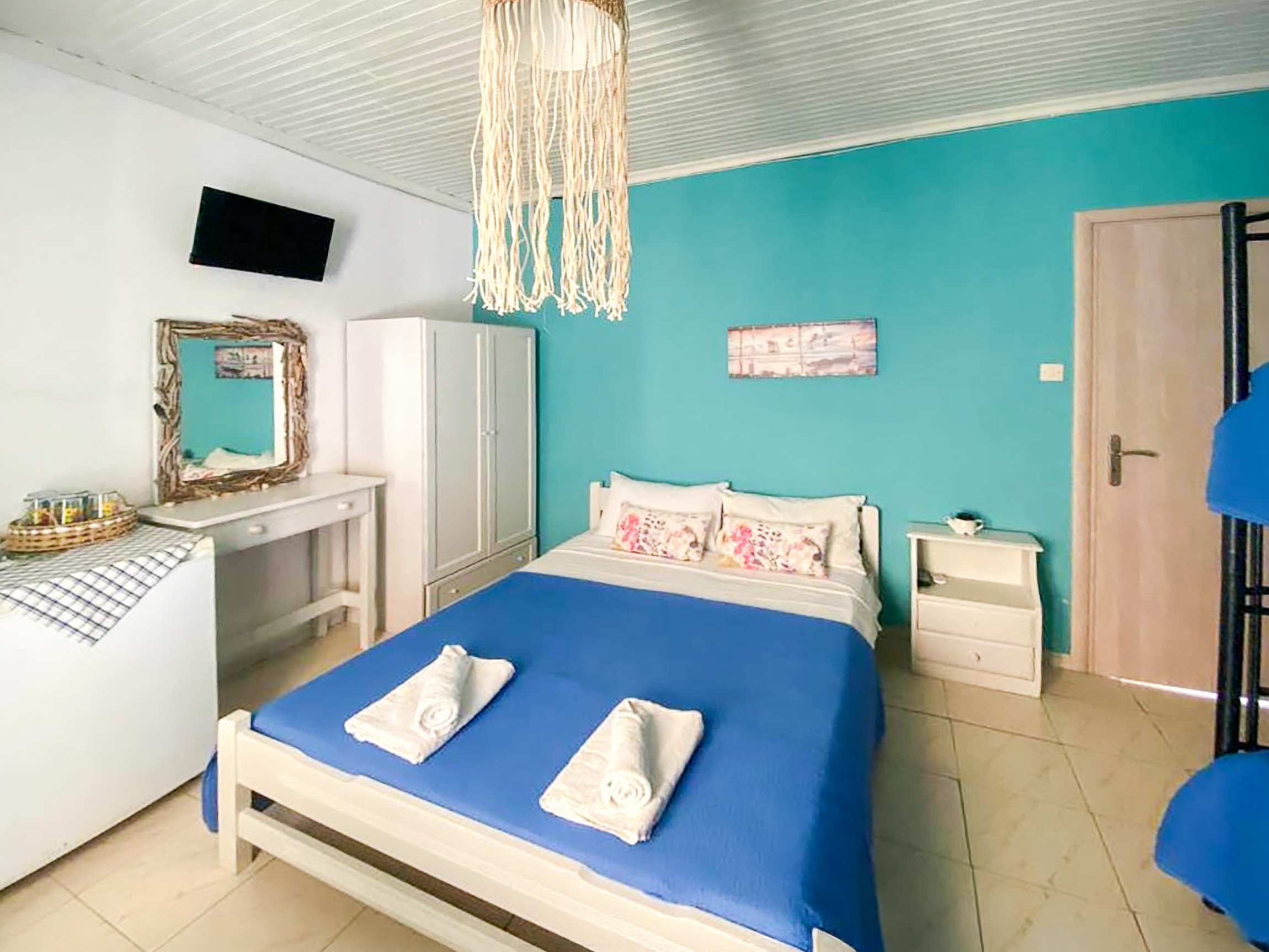 Beachfront Alonnisos Nest - Cozy Summer Gem — Patitiri, Alonnisos — vacation rental