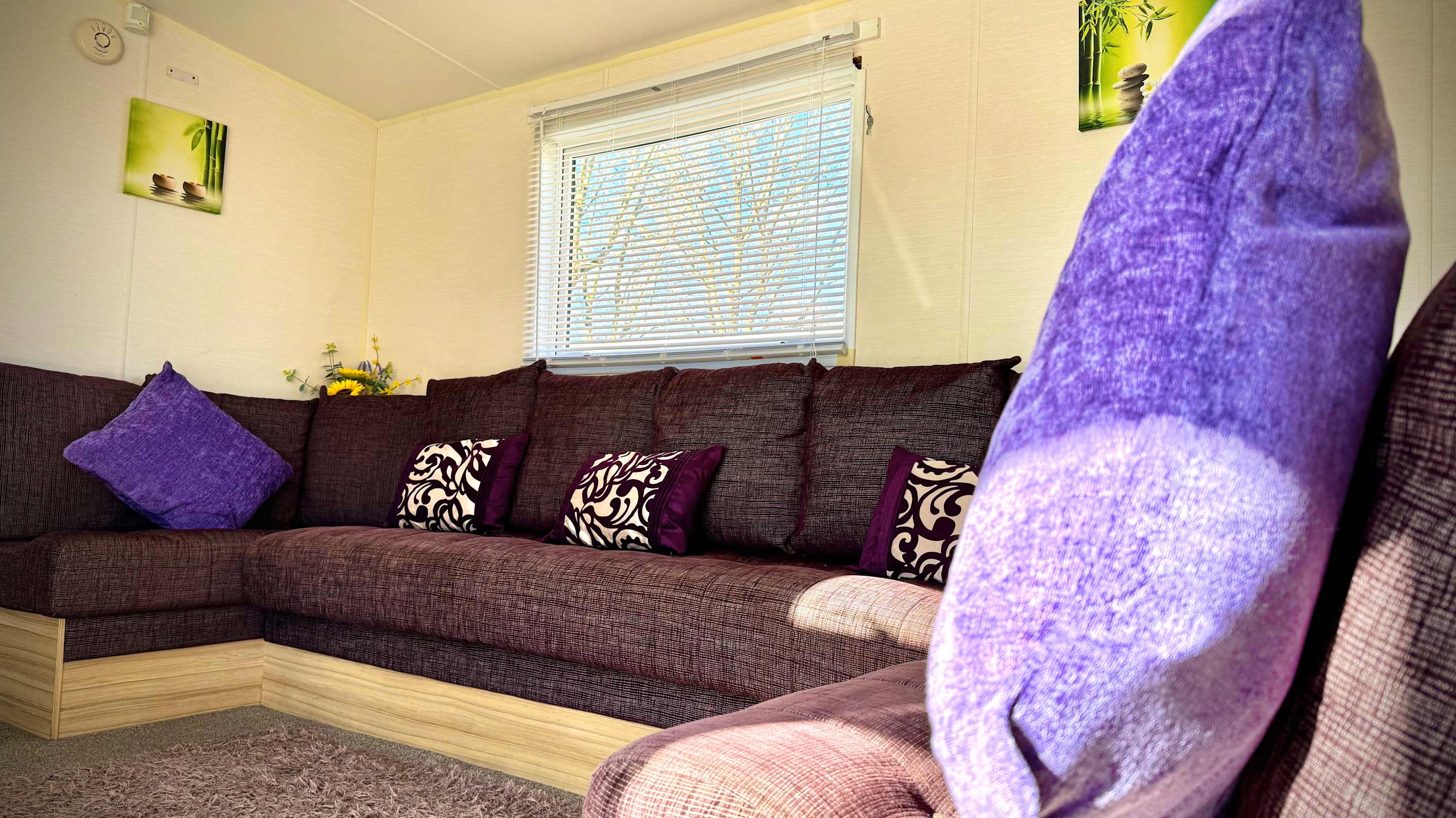 View Family-Friendly - Marton Mere - 3BR Lodge -Parking in Mythop Road FY4 4XN Family-Friendly - Marton Mere - 3BR Lodge -Parking in Mythop Road FY4 4XN - Property image 8 - VivreStays