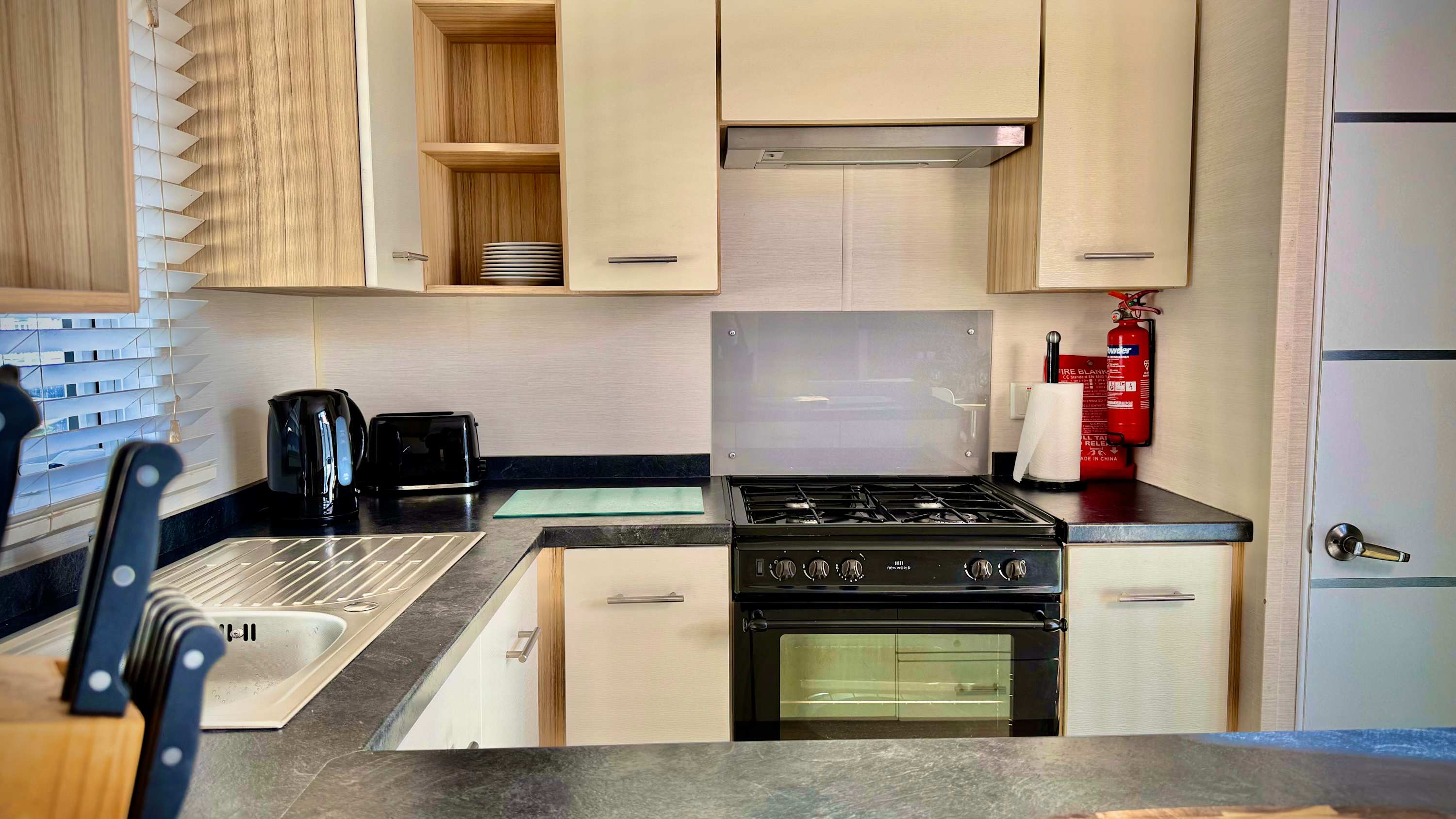 View Family-Friendly - Marton Mere - 3BR Lodge -Parking in Mythop Road FY4 4XN Family-Friendly - Marton Mere - 3BR Lodge -Parking in Mythop Road FY4 4XN - Property image 19 - VivreStays