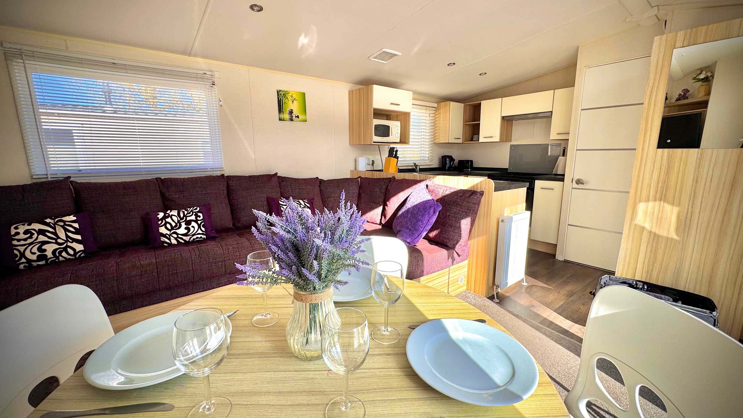 View Family-Friendly - Marton Mere - 3BR Lodge -Parking in Mythop Road FY4 4XN Family-Friendly - Marton Mere - 3BR Lodge -Parking in Mythop Road FY4 4XN - Property image 9 - VivreStays