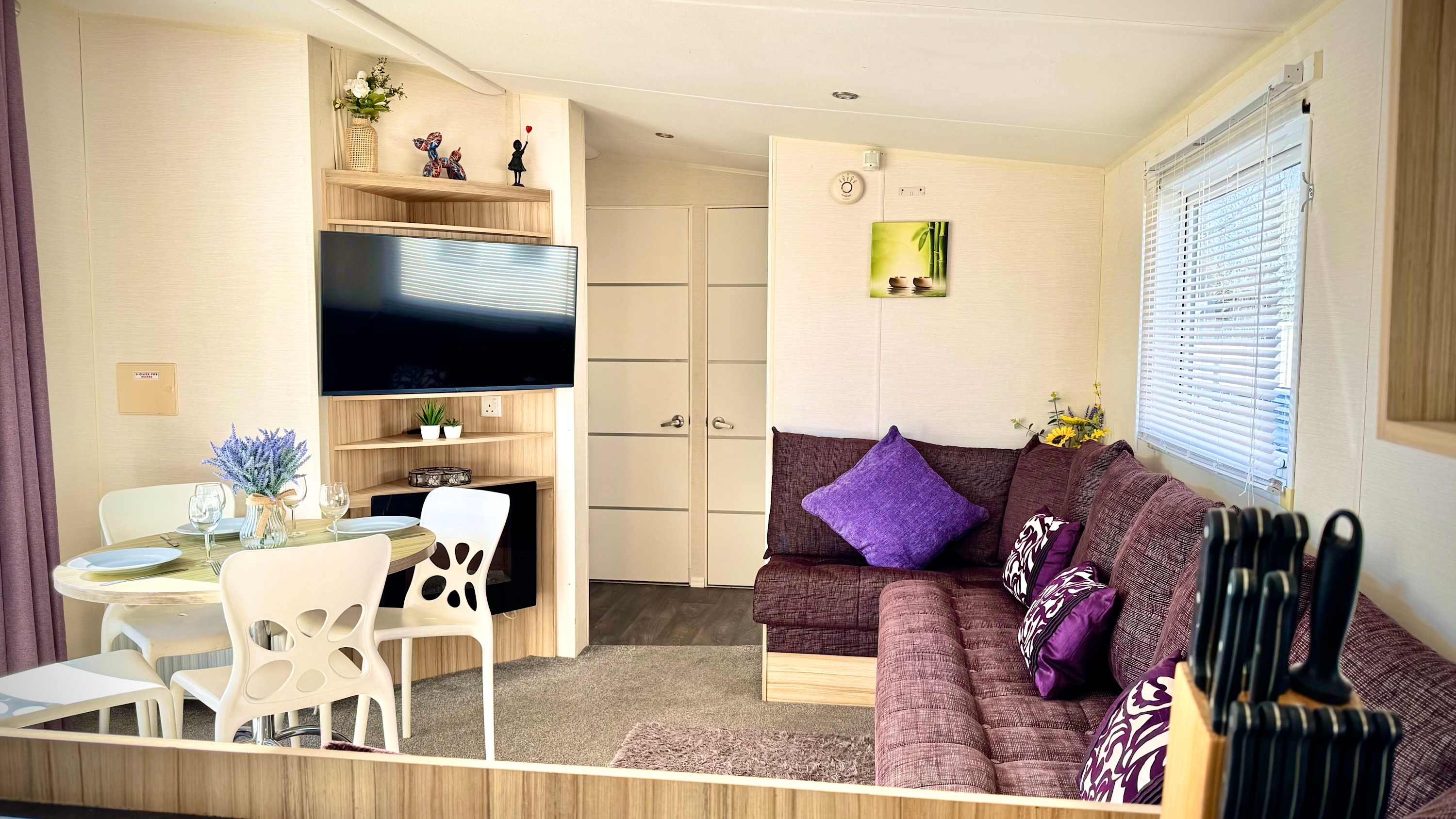 View Family-Friendly - Marton Mere - 3BR Lodge -Parking in Mythop Road FY4 4XN Family-Friendly - Marton Mere - 3BR Lodge -Parking in Mythop Road FY4 4XN - Property image 25 - VivreStays