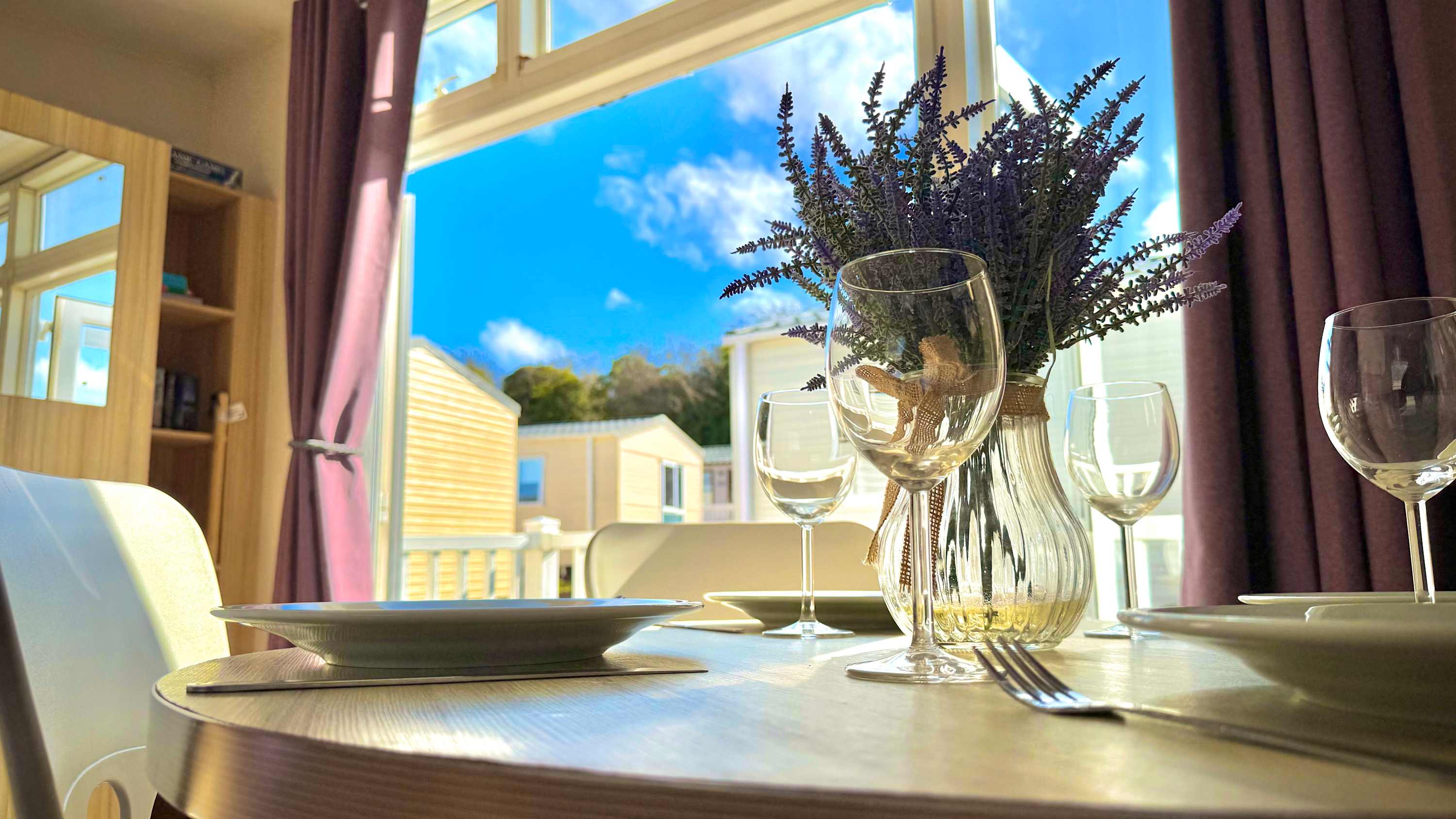 View Family-Friendly - Marton Mere - 3BR Lodge -Parking in Mythop Road FY4 4XN Family-Friendly - Marton Mere - 3BR Lodge -Parking in Mythop Road FY4 4XN - Property image 5 - VivreStays