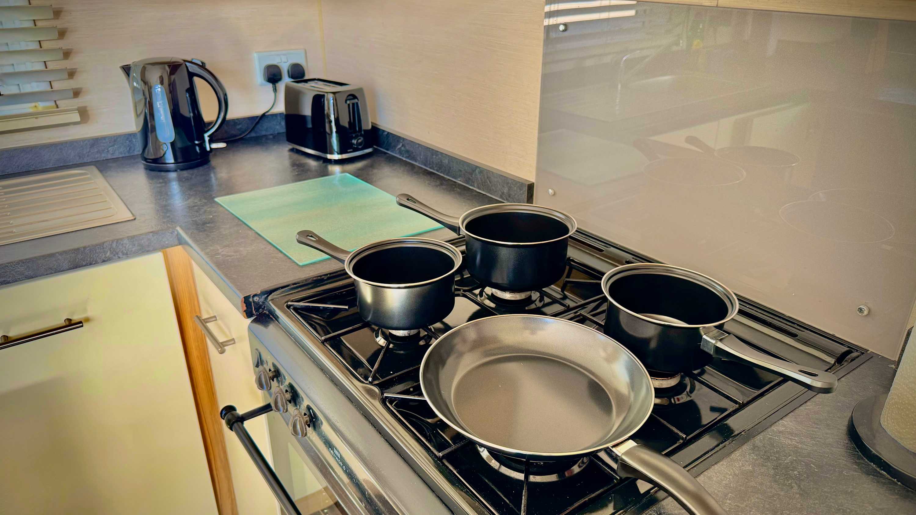 View Family-Friendly - Marton Mere - 3BR Lodge -Parking in Mythop Road FY4 4XN Family-Friendly - Marton Mere - 3BR Lodge -Parking in Mythop Road FY4 4XN - Property image 22 - VivreStays