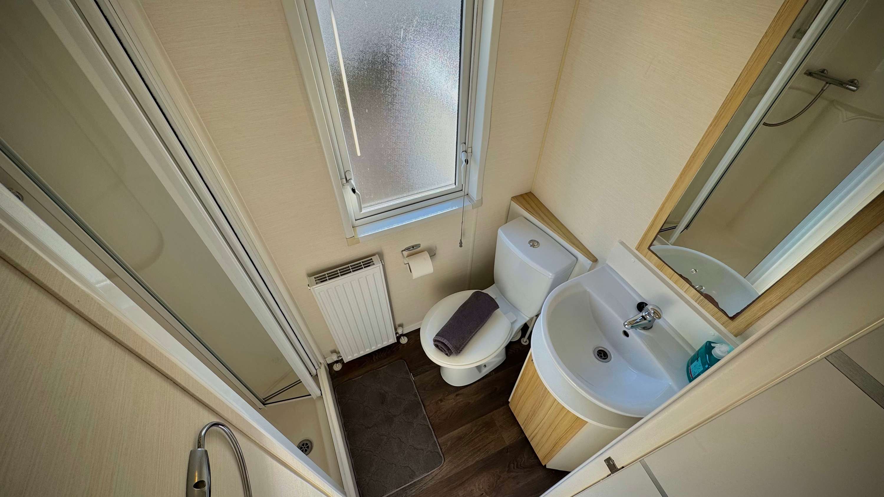 View Family-Friendly - Marton Mere - 3BR Lodge -Parking in Mythop Road FY4 4XN Family-Friendly - Marton Mere - 3BR Lodge -Parking in Mythop Road FY4 4XN - Property image 29 - VivreStays