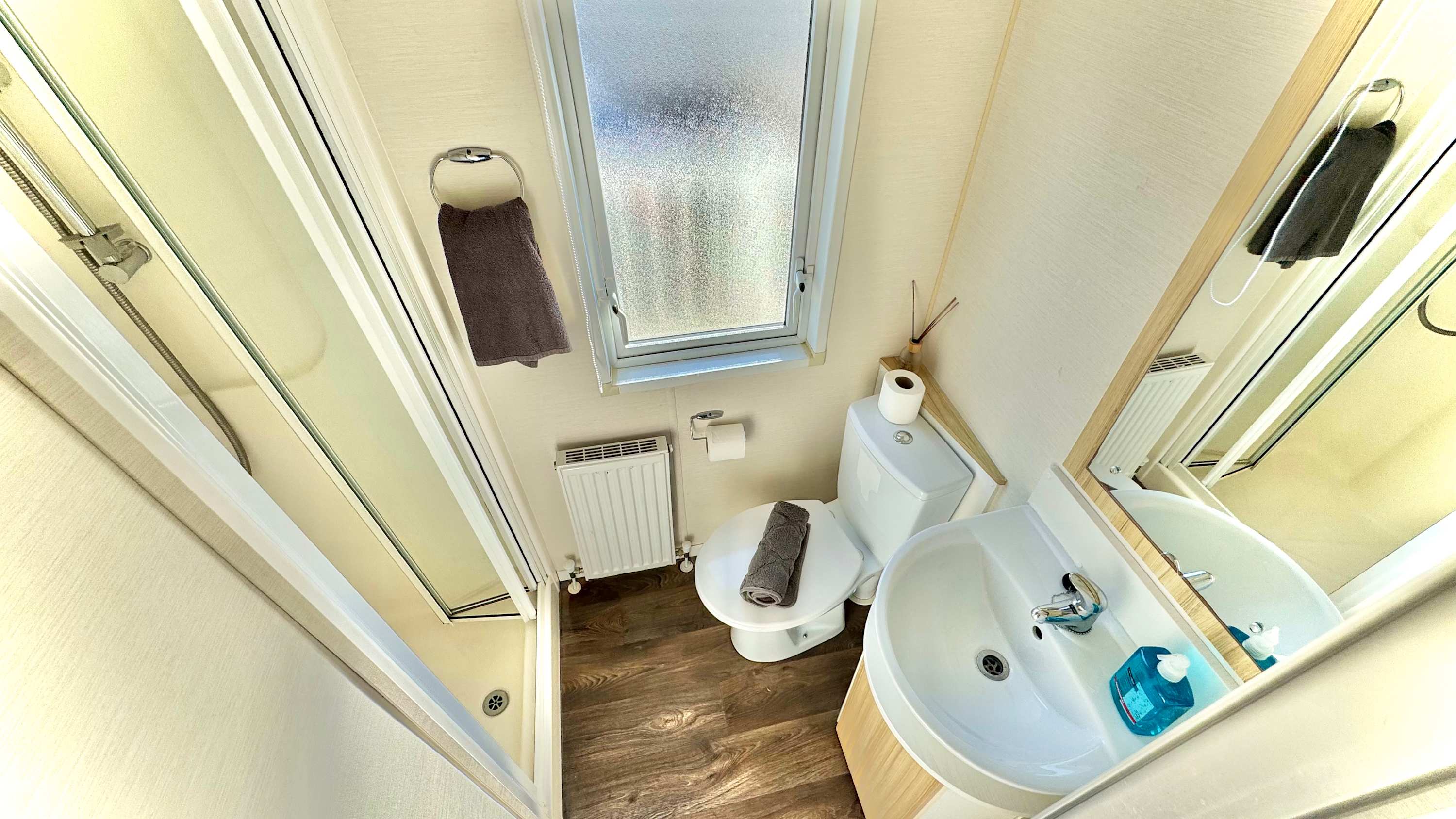 View Family-Friendly - Marton Mere - 3BR Lodge -Parking in Mythop Road FY4 4XN Family-Friendly - Marton Mere - 3BR Lodge -Parking in Mythop Road FY4 4XN - Property image 32 - VivreStays