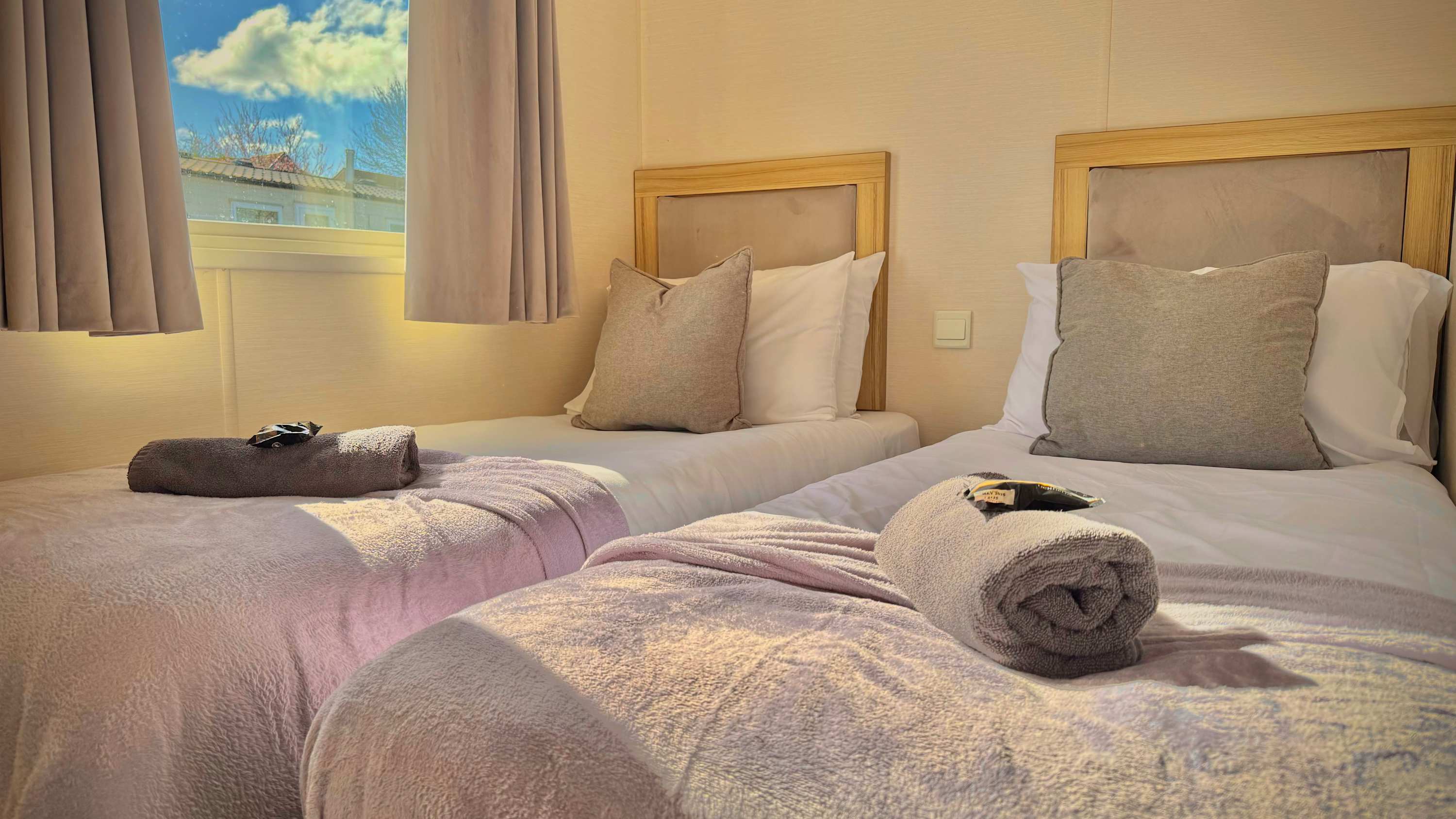View Family-Friendly - Marton Mere - 3BR Lodge -Parking in Mythop Road FY4 4XN Family-Friendly - Marton Mere - 3BR Lodge -Parking in Mythop Road FY4 4XN - Property image 14 - VivreStays