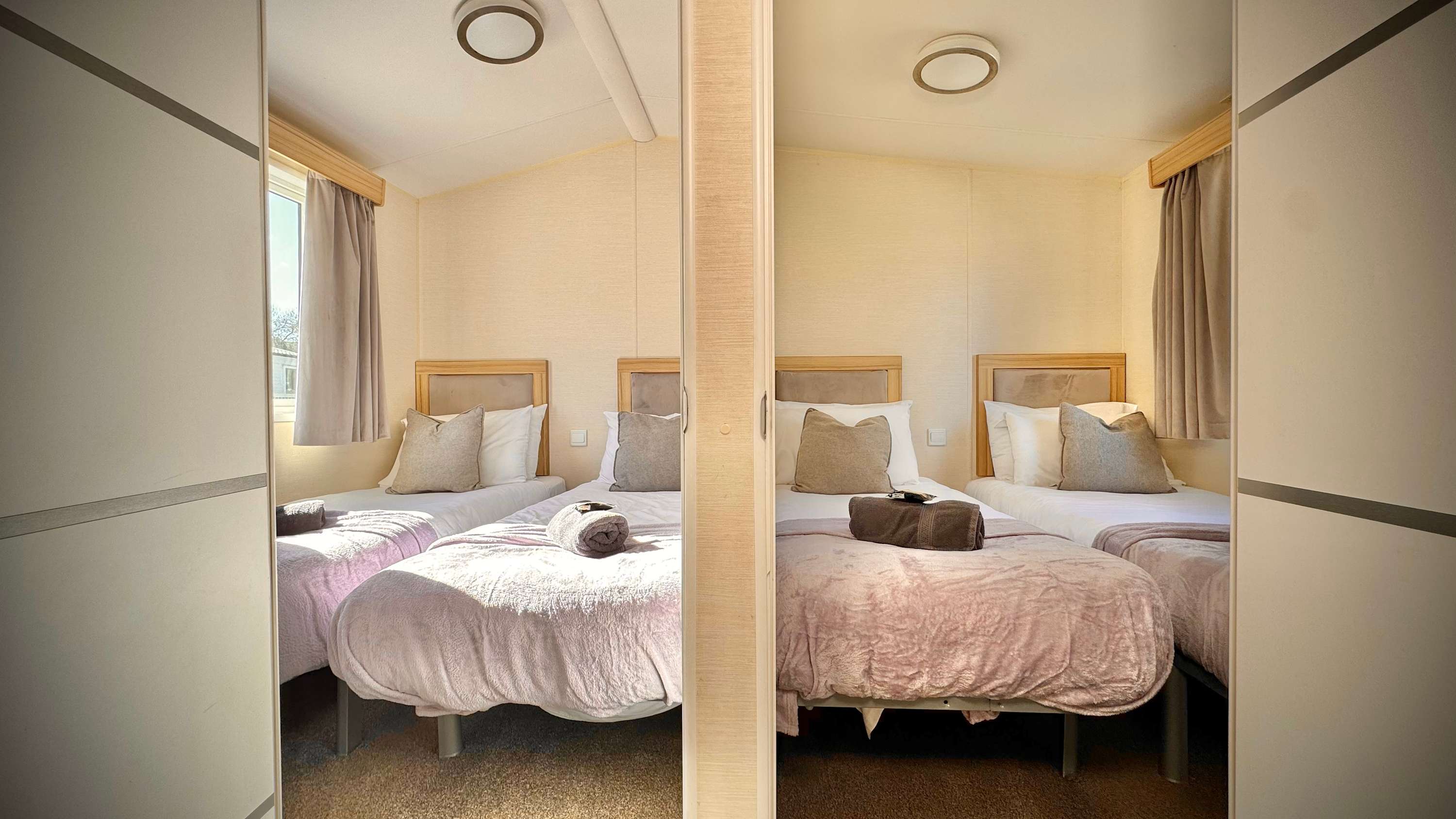 View Family-Friendly - Marton Mere - 3BR Lodge -Parking in Mythop Road FY4 4XN Family-Friendly - Marton Mere - 3BR Lodge -Parking in Mythop Road FY4 4XN - Property image 15 - VivreStays