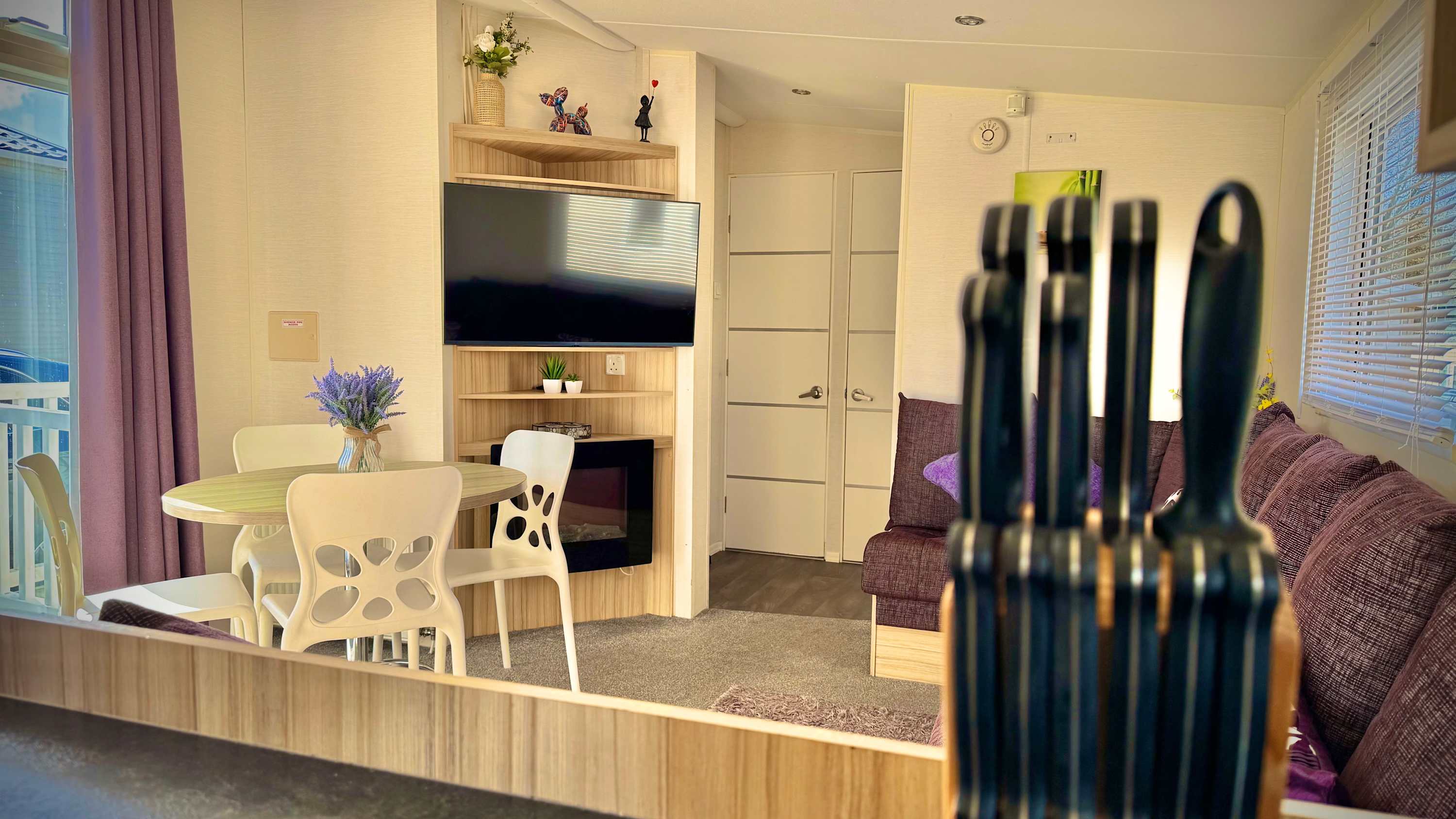 View Family-Friendly - Marton Mere - 3BR Lodge -Parking in Mythop Road FY4 4XN Family-Friendly - Marton Mere - 3BR Lodge -Parking in Mythop Road FY4 4XN - Property image 37 - VivreStays