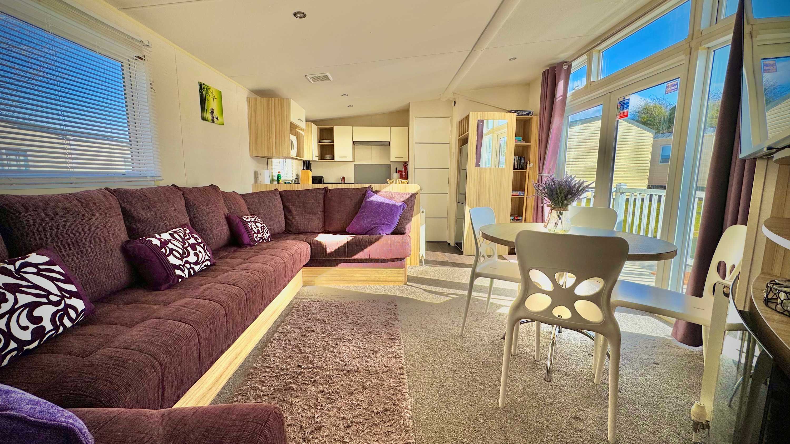 View Family-Friendly - Marton Mere - 3BR Lodge -Parking in Mythop Road FY4 4XN Family-Friendly - Marton Mere - 3BR Lodge -Parking in Mythop Road FY4 4XN - Property image 10 - VivreStays