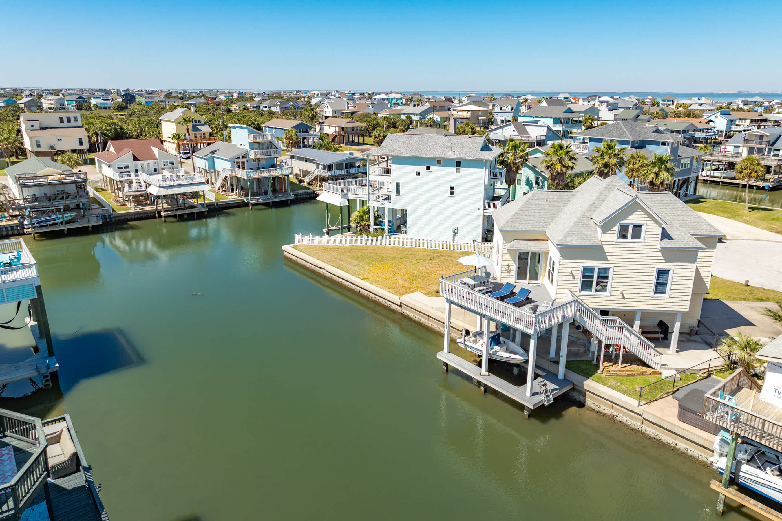 Canal Zone Waterfront w Tiki Bar Fire Pit 3