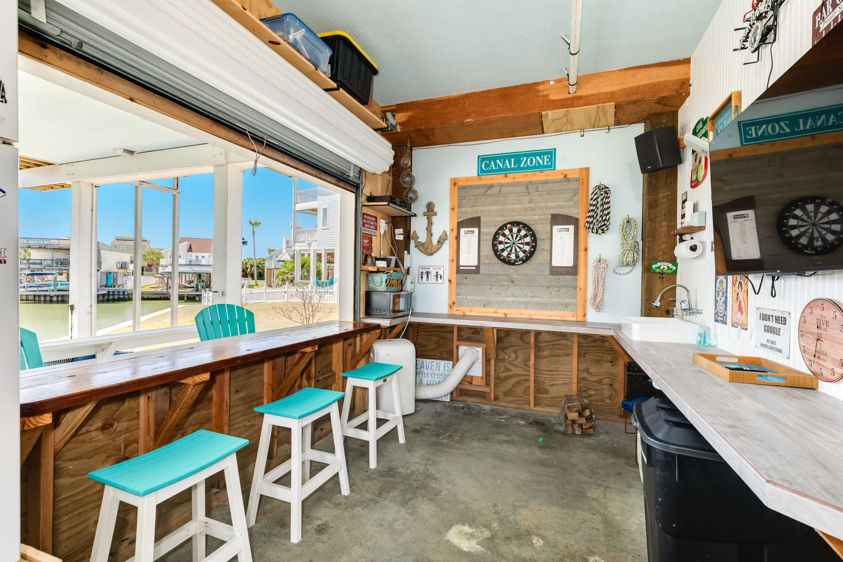 Canal Zone Waterfront w Tiki Bar Fire Pit 4