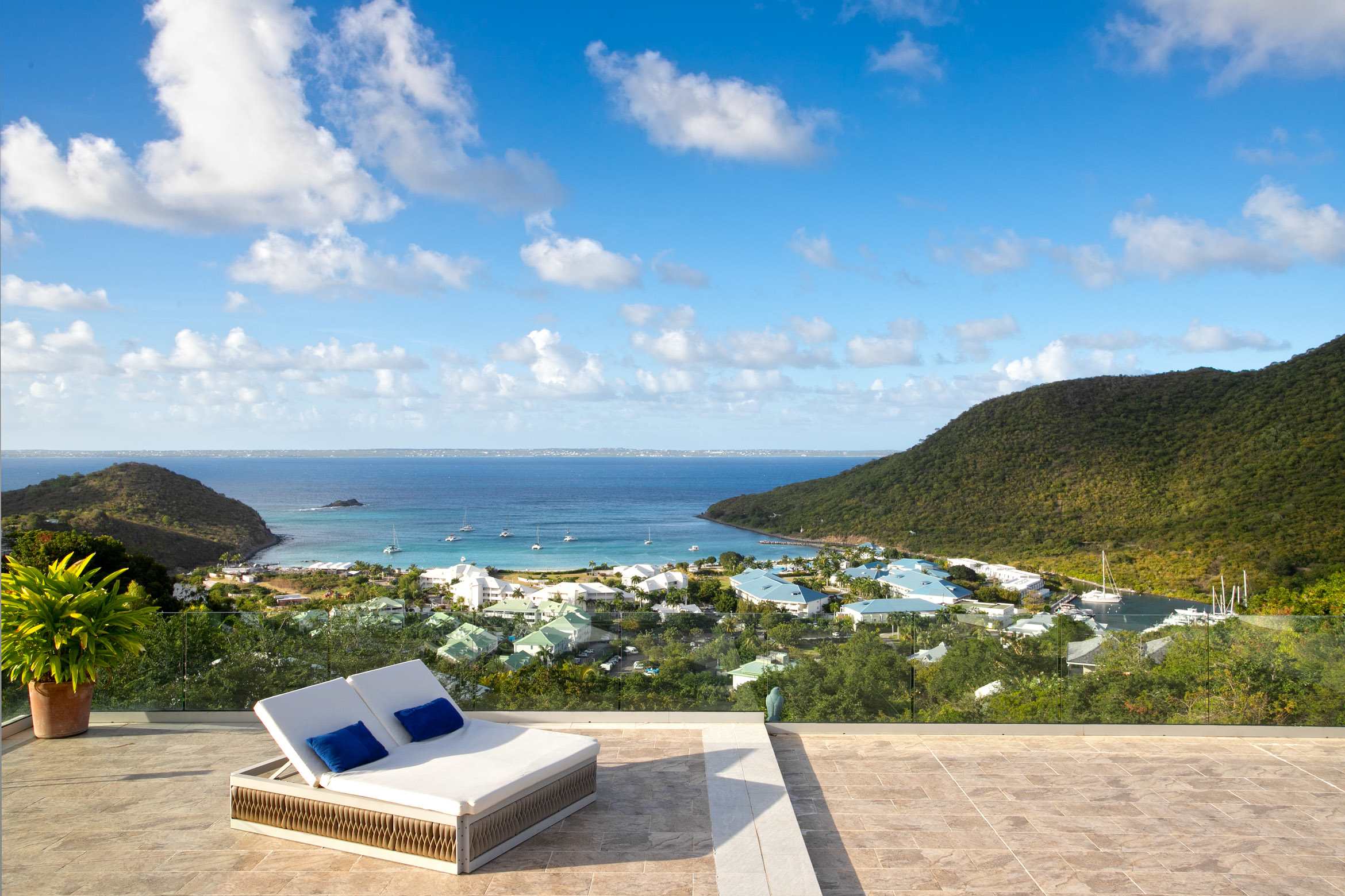 Privilege Estate (9 bedrooms) - Villa and cottage with pool, Anse...