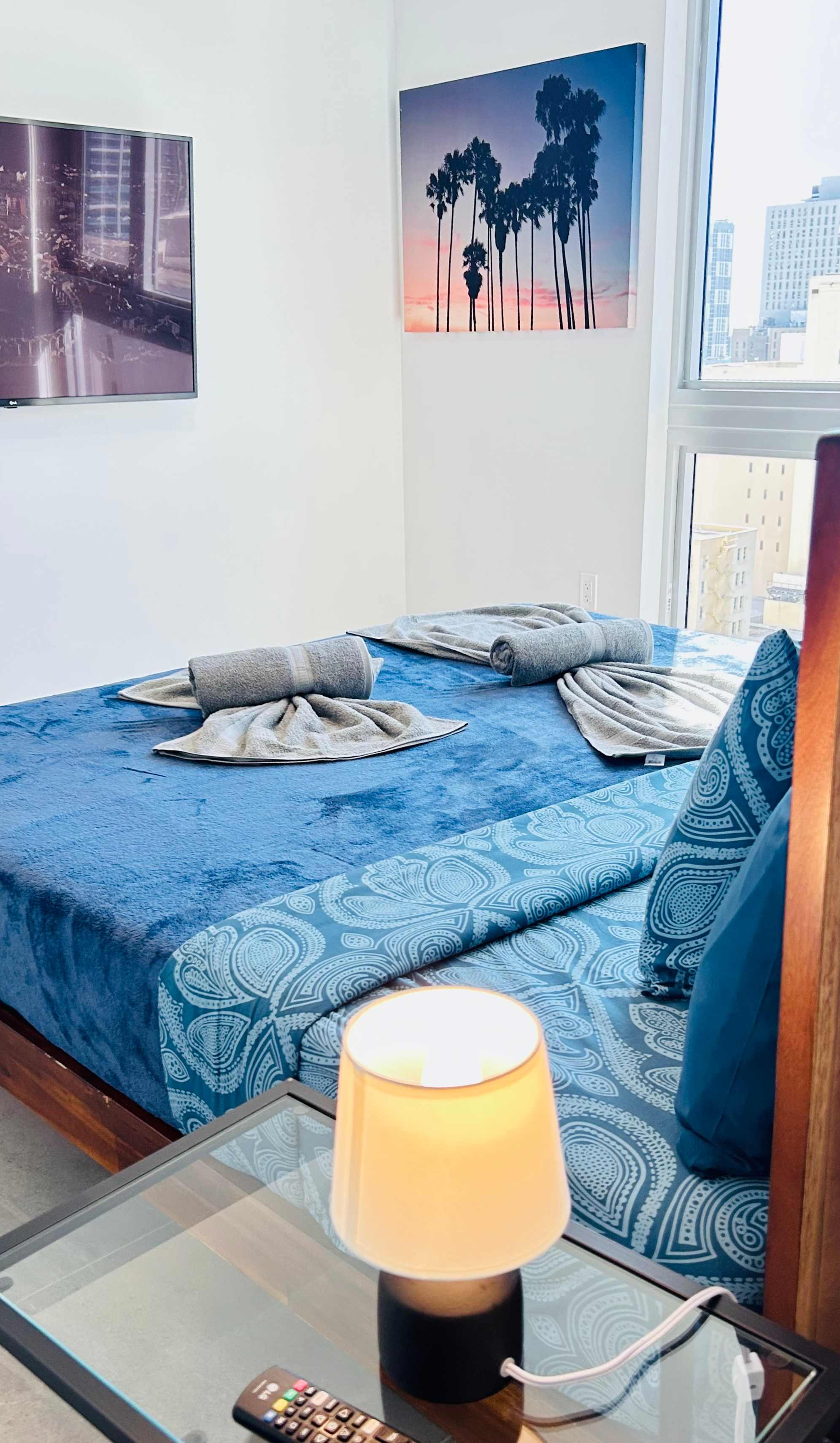 Contemporary Comfort | Rooftop Views & Full Kitchen - Foto 19