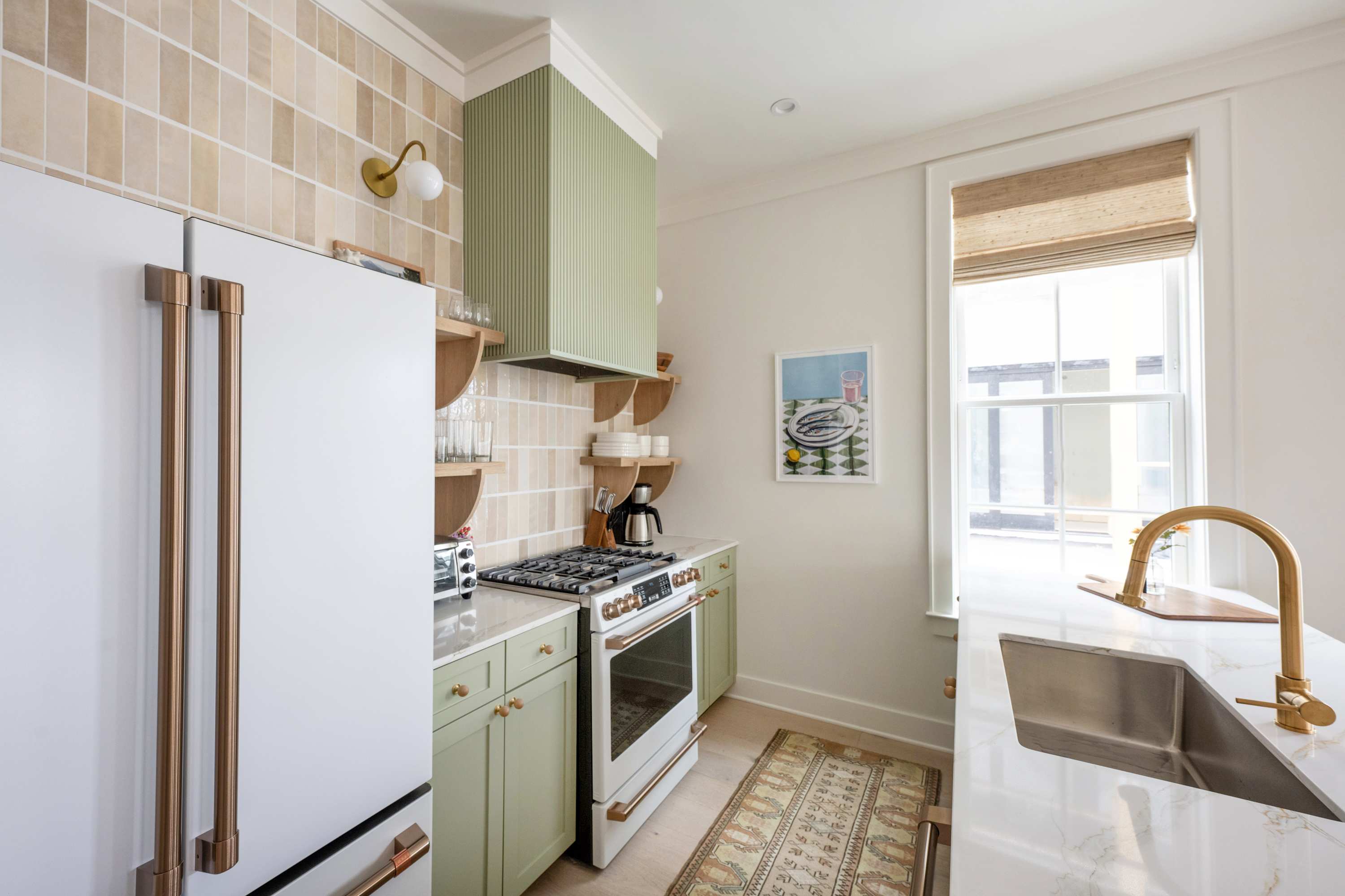 Fully equipped kitchen with everything you need to cook a meal!