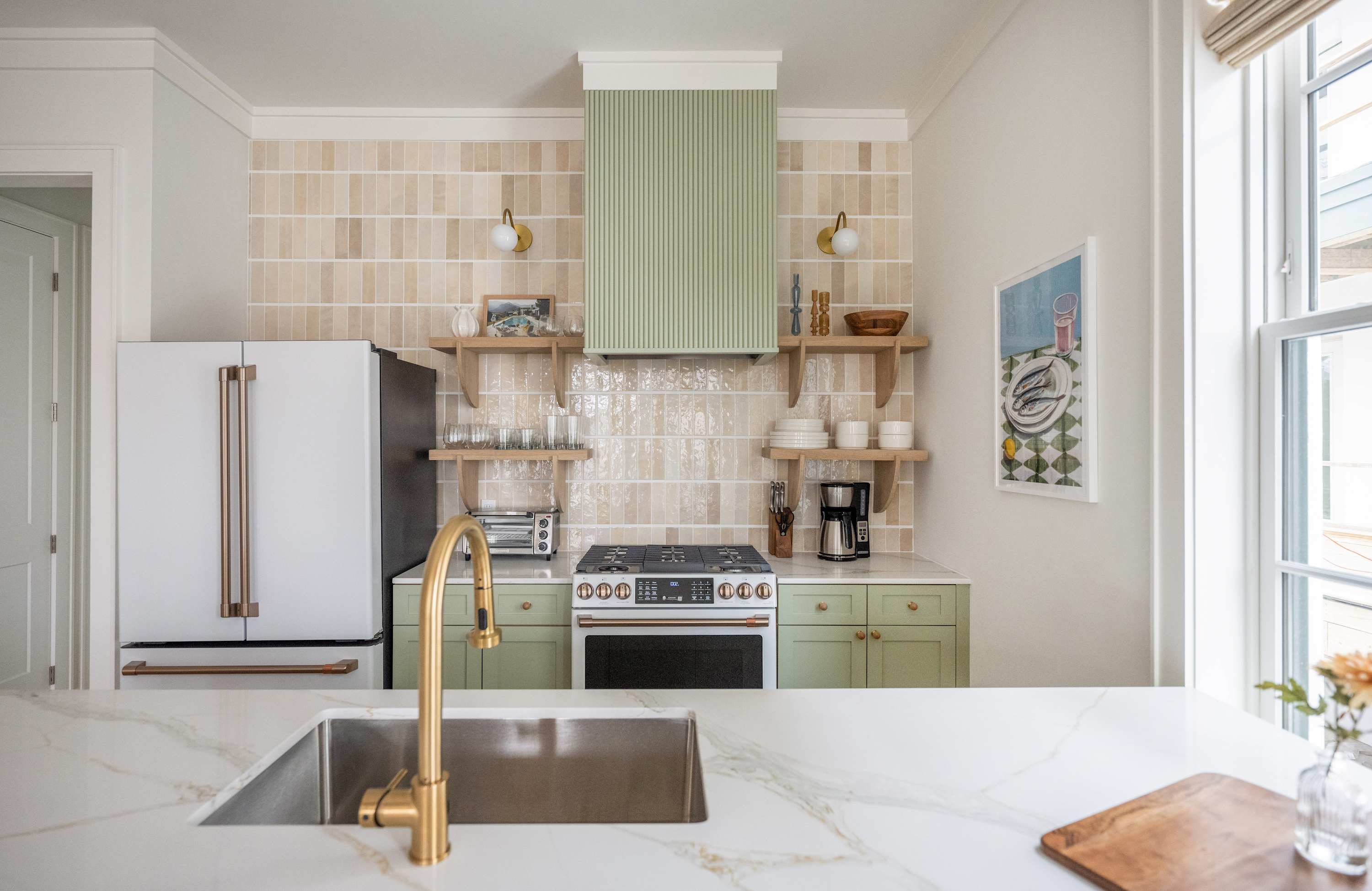 Fully equipped kitchen with everything you need to cook a meal 