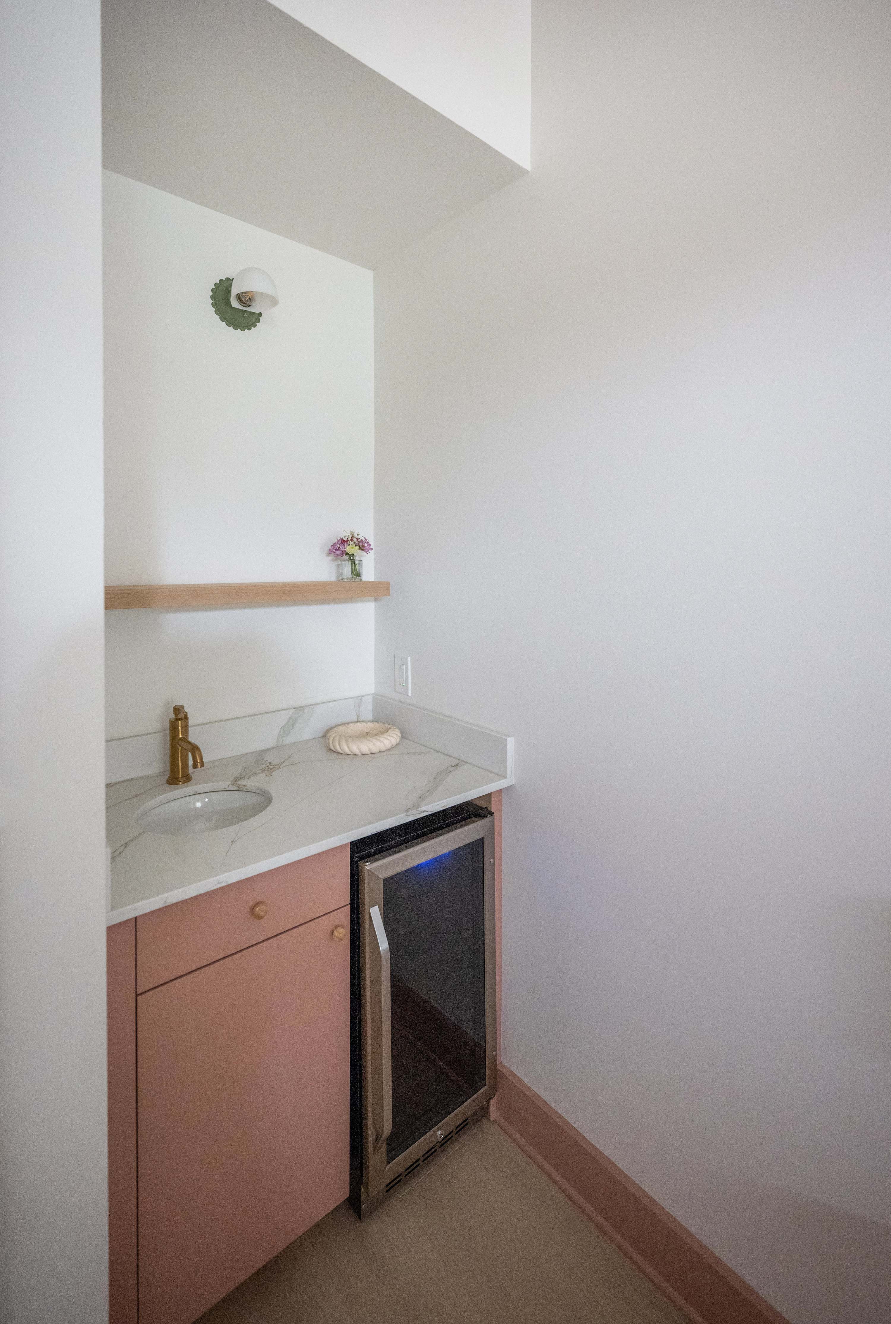 Mini kitchenette in the bedroom