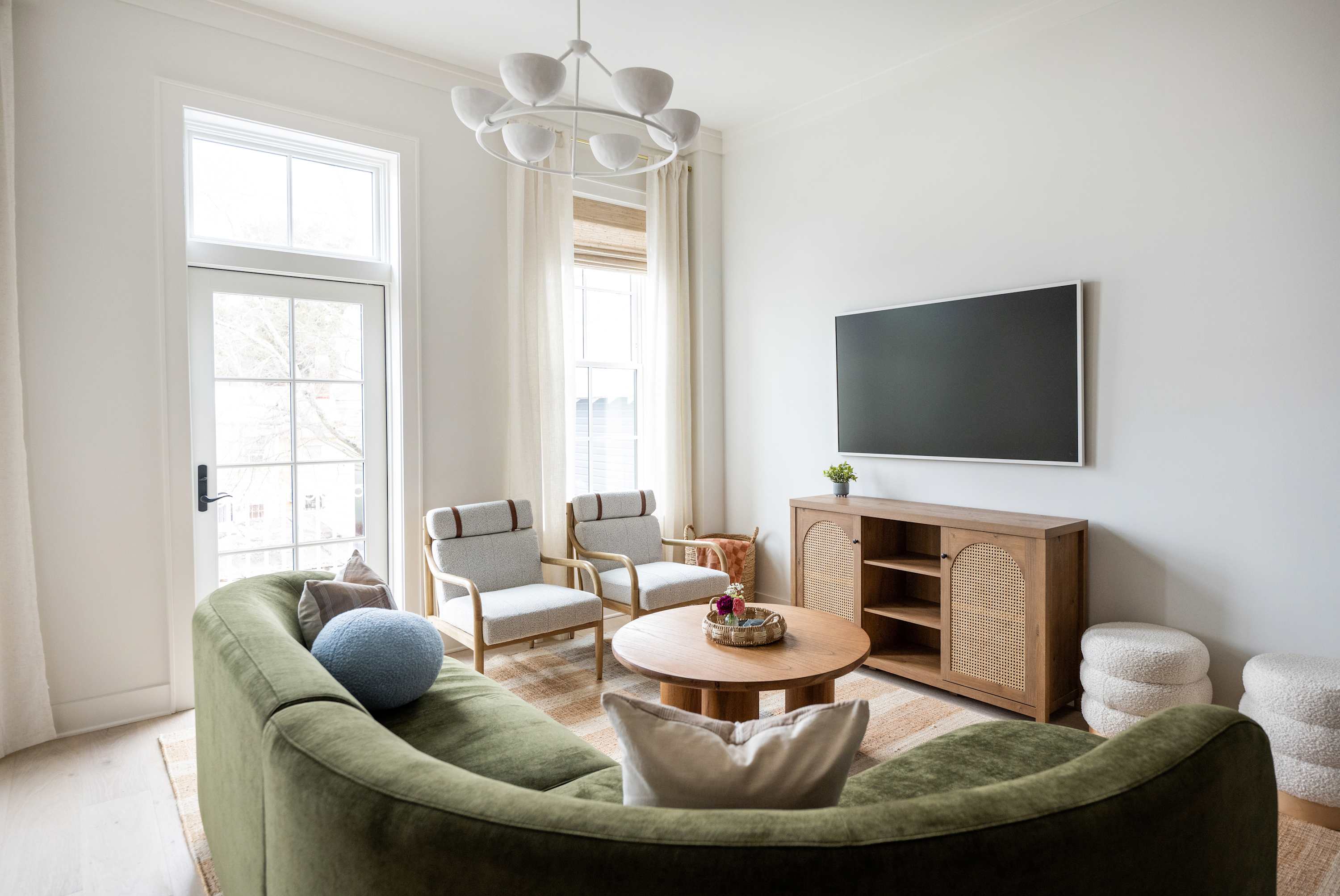 Spacious living room with seating for your entire group + TV!