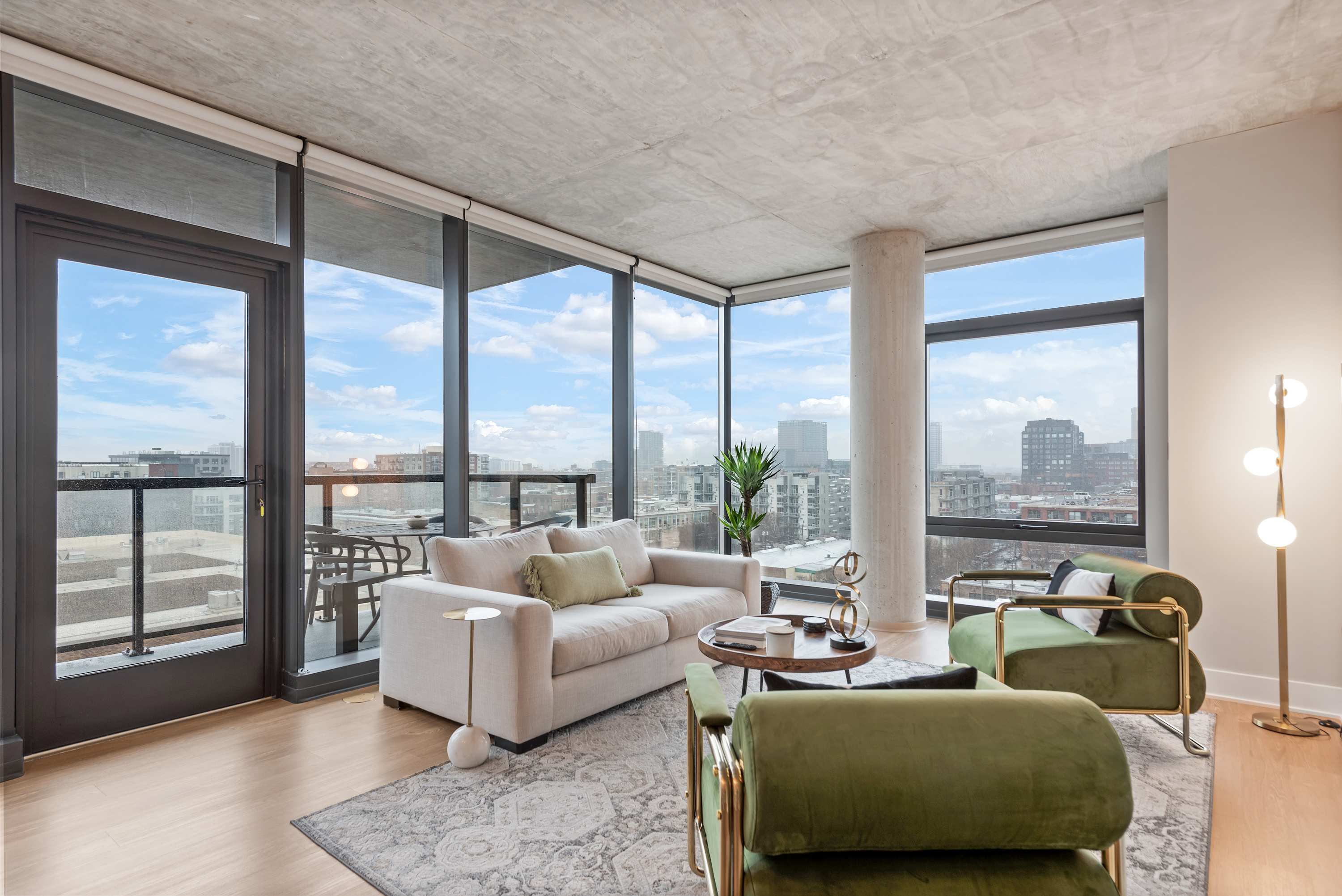 High-end West Loop 2br + City Views & Walkability - Chicago