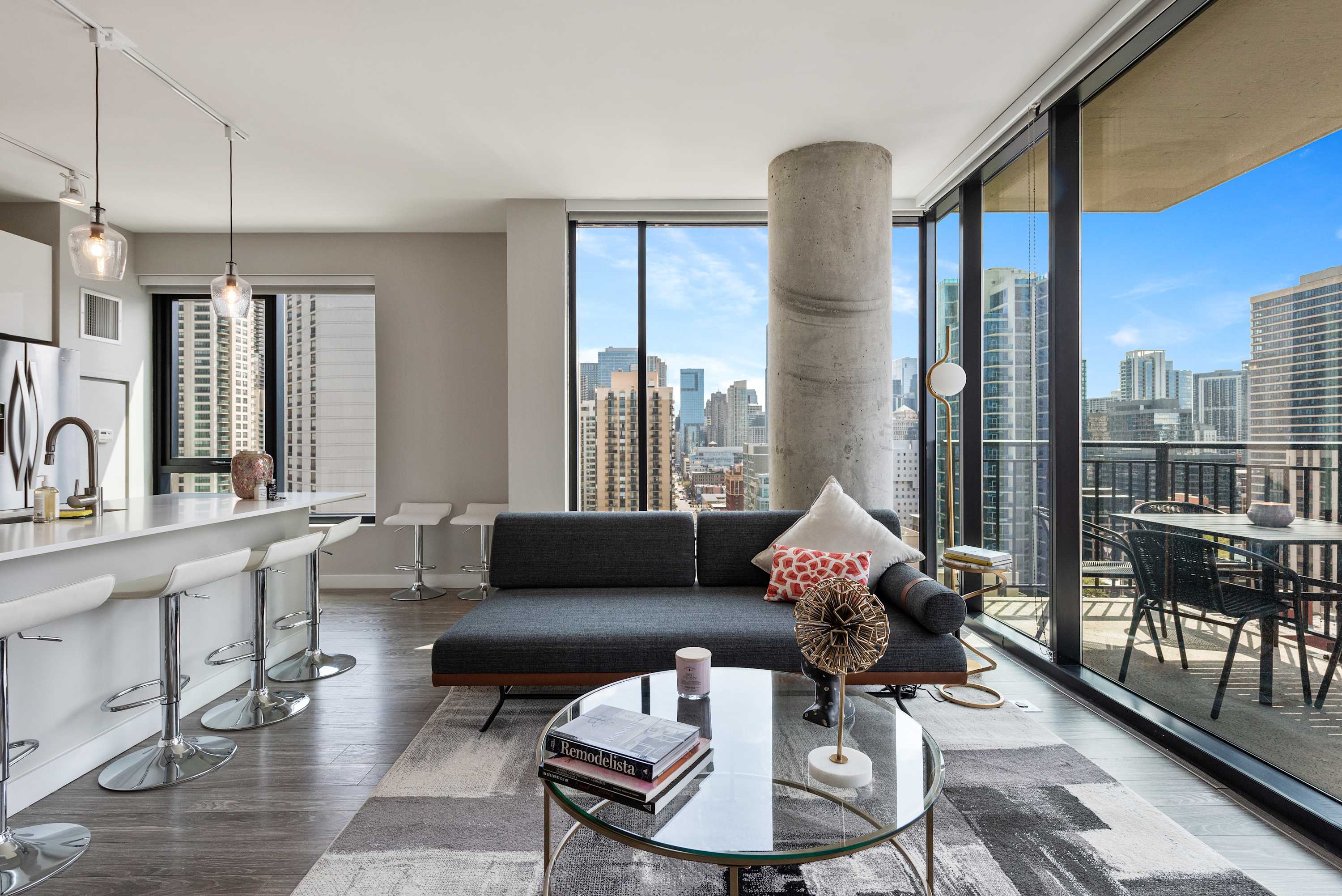 2br Retreat In Downtown + City Skyline Views - Chicago, IL