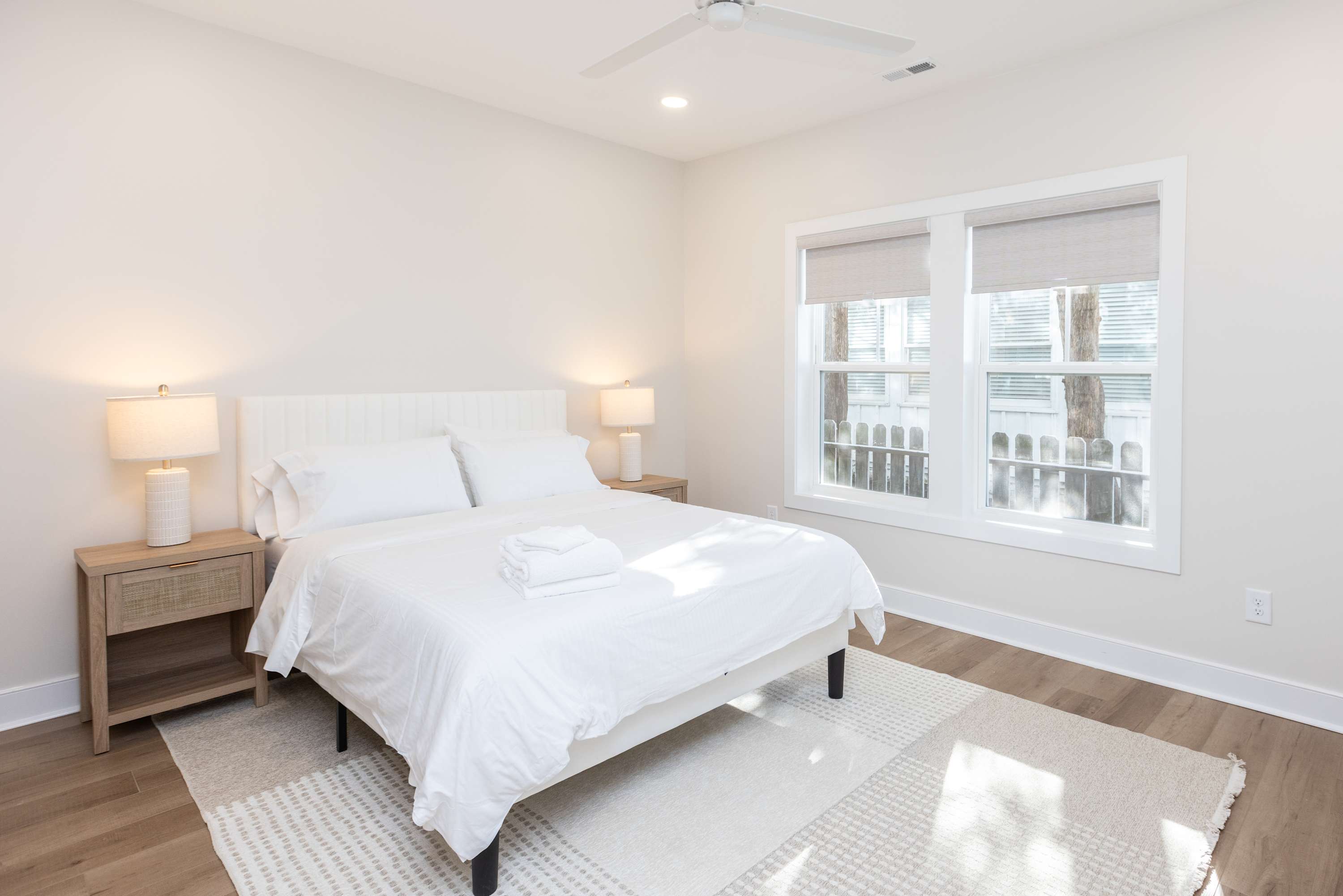 New Build-Rooftop-Steps from the Beach! Unit River