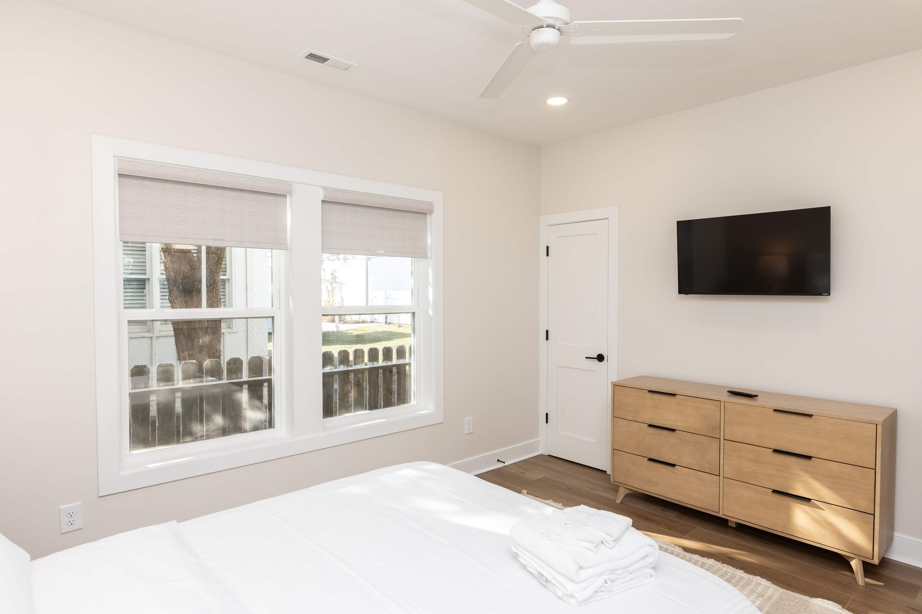New Build-Rooftop-Steps from the Beach! Unit River