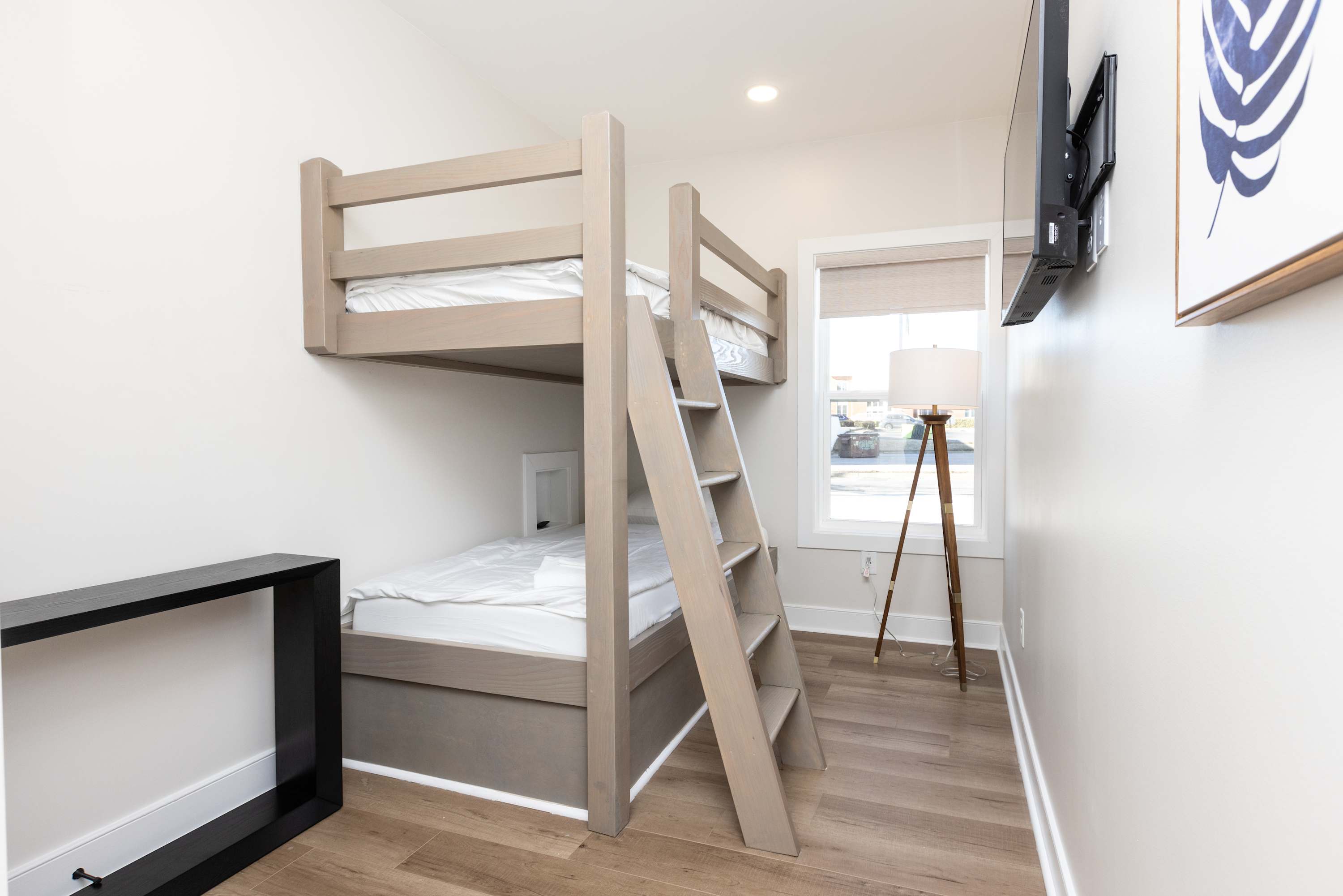 New Build-Rooftop-Steps from the Beach! Unit River